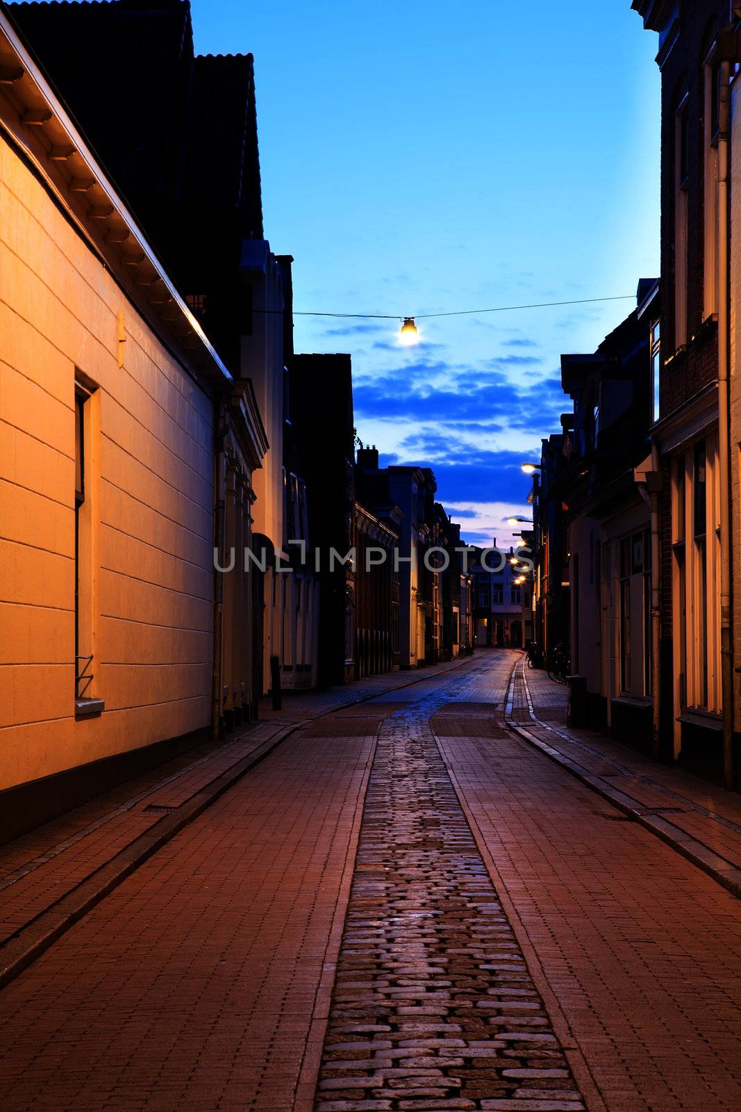 narrow street in Groningen at night by catolla
