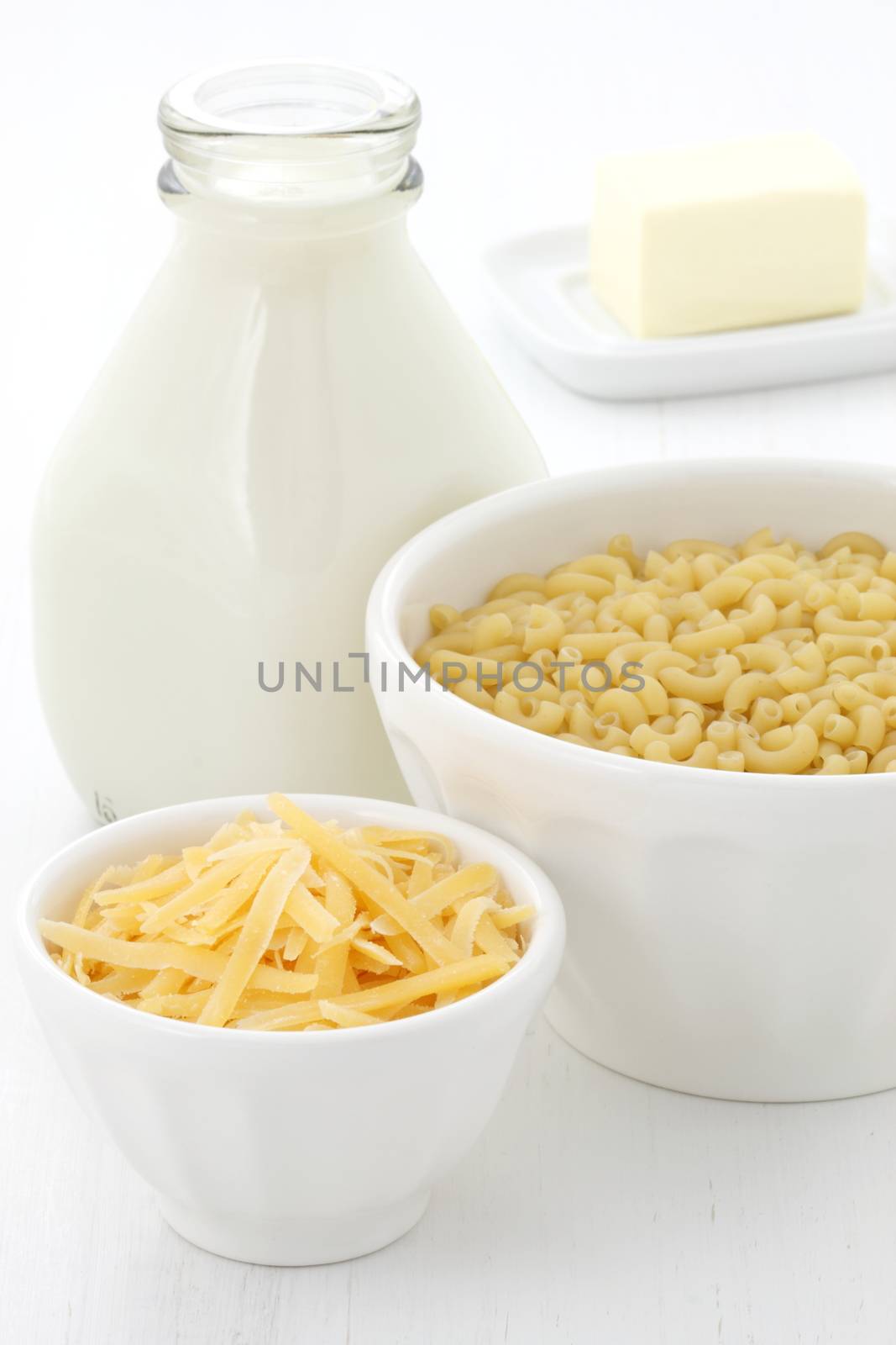 Delicious macaroni and cheese ingredients with a smooth milk cream, fine bread crumbs and aged cheddar cheese. Almost every kid and adult will love it at once. 