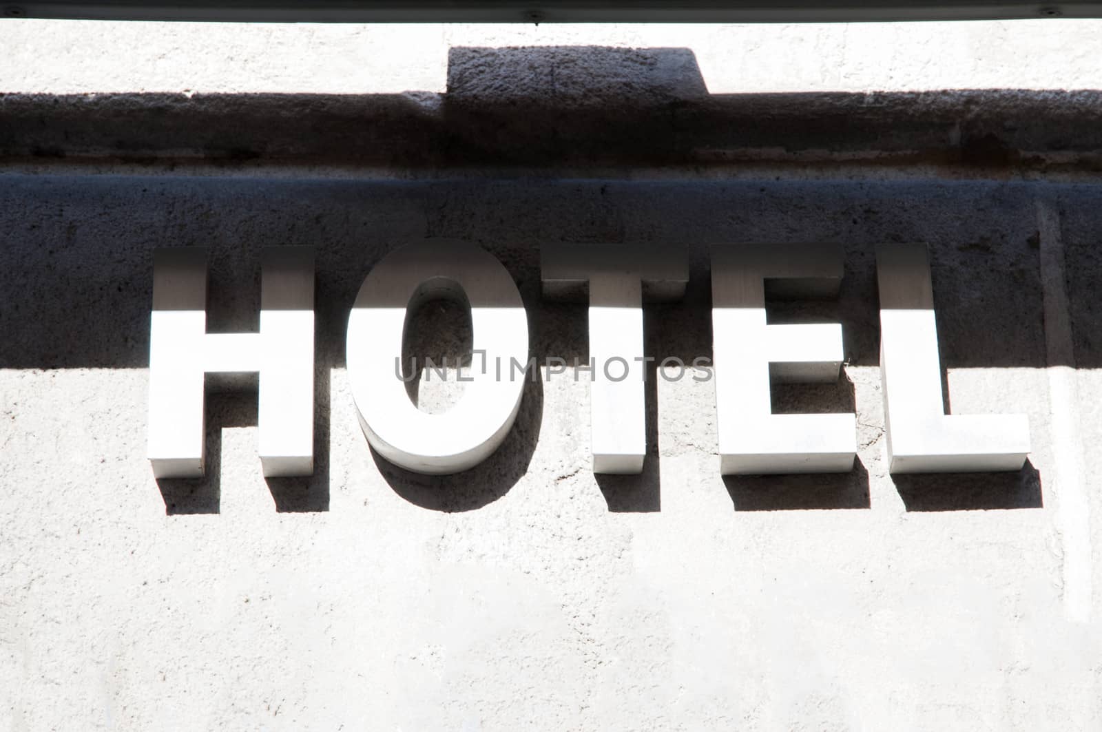 hotel bills shade and sun