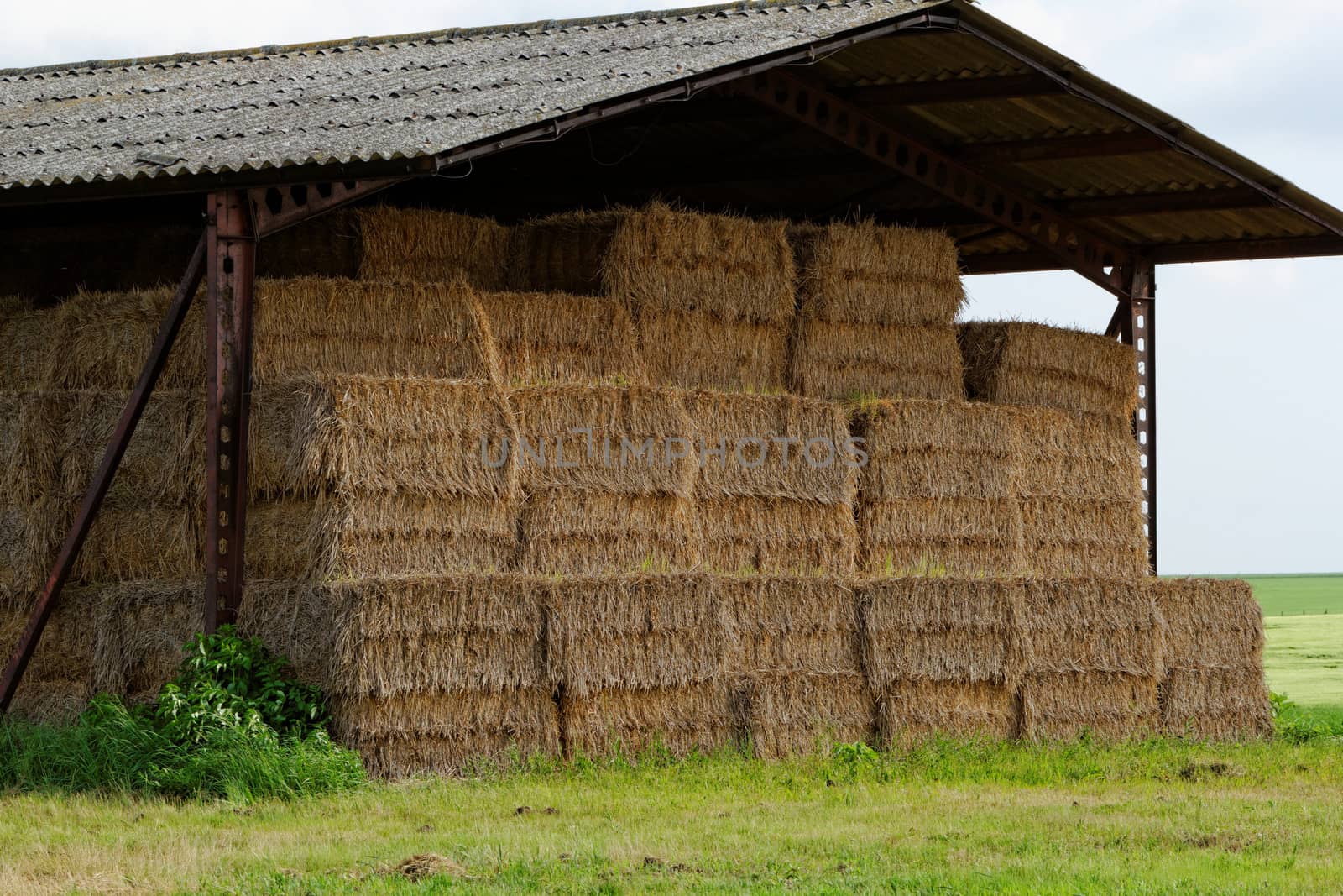 straw bales under the roof by NagyDodo