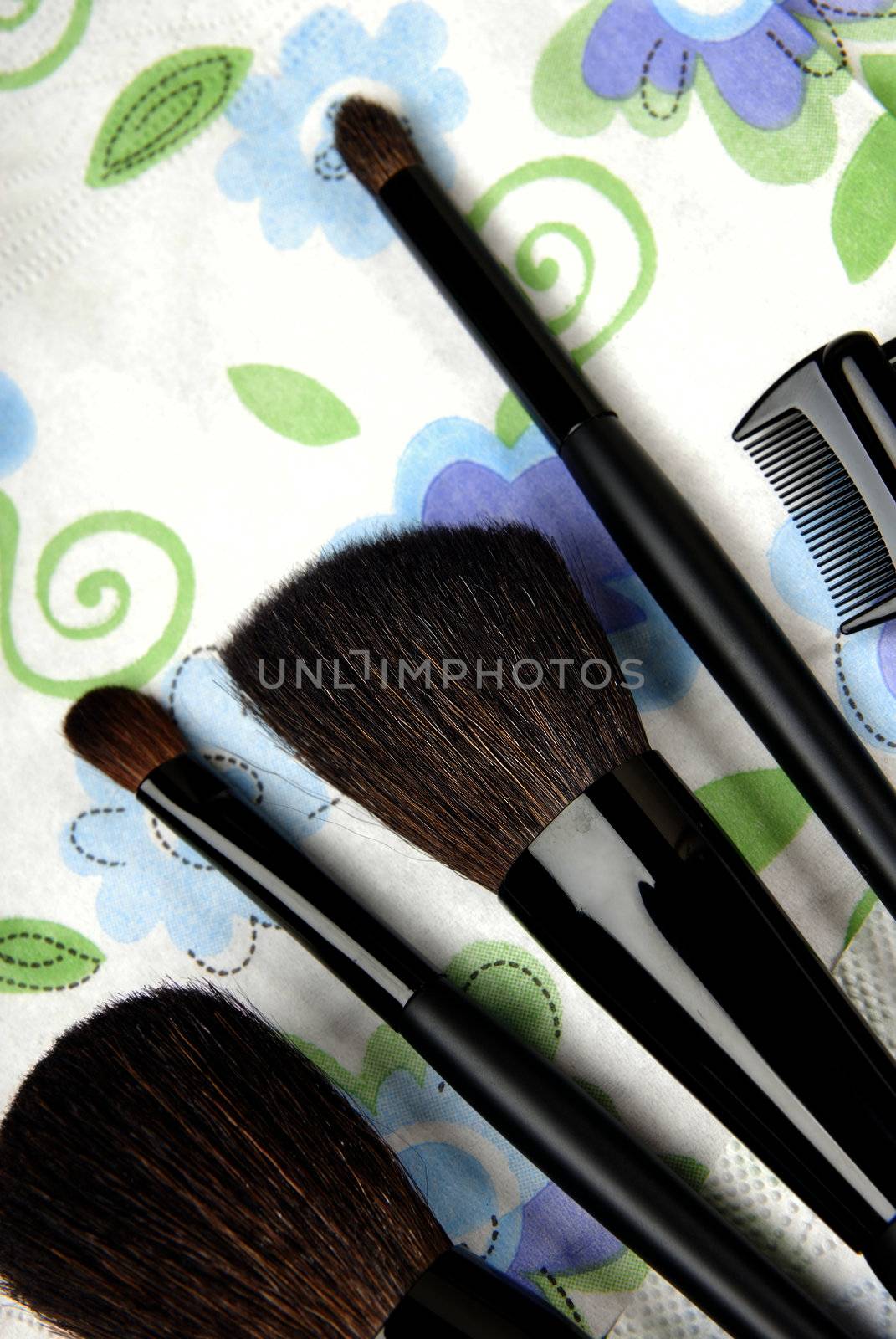 Five make-up tools by Novic