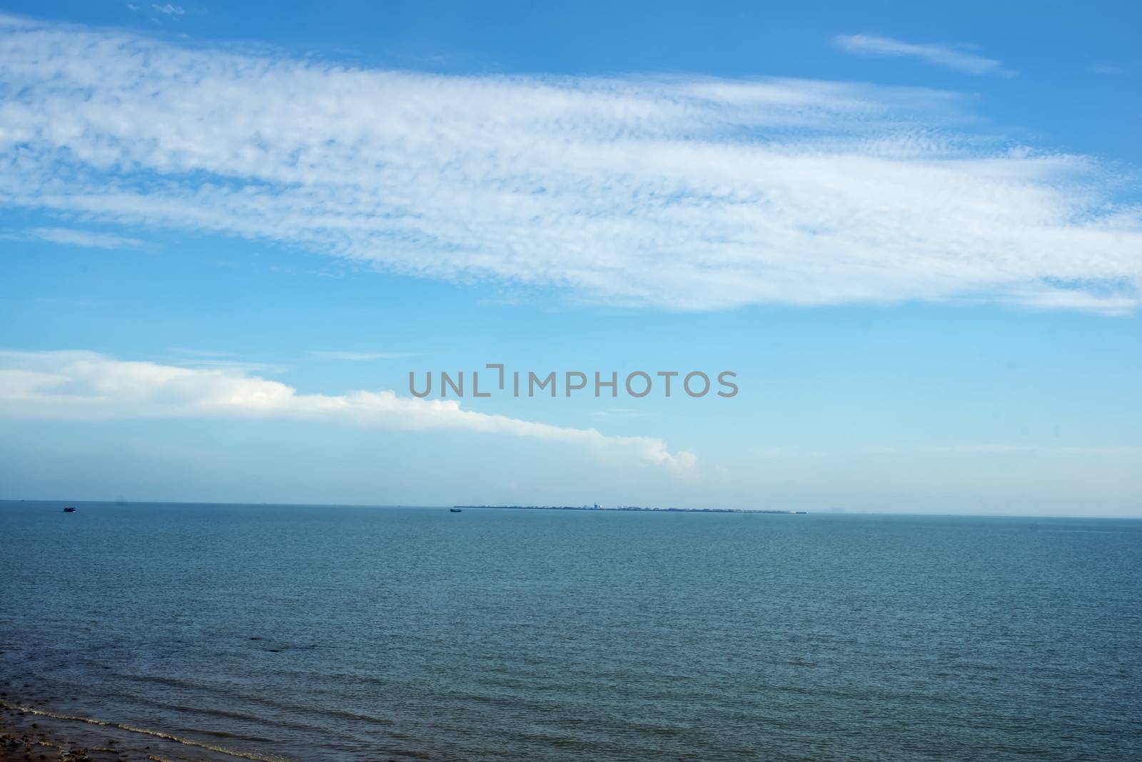 Background image of  sky and  sea by xfdly5