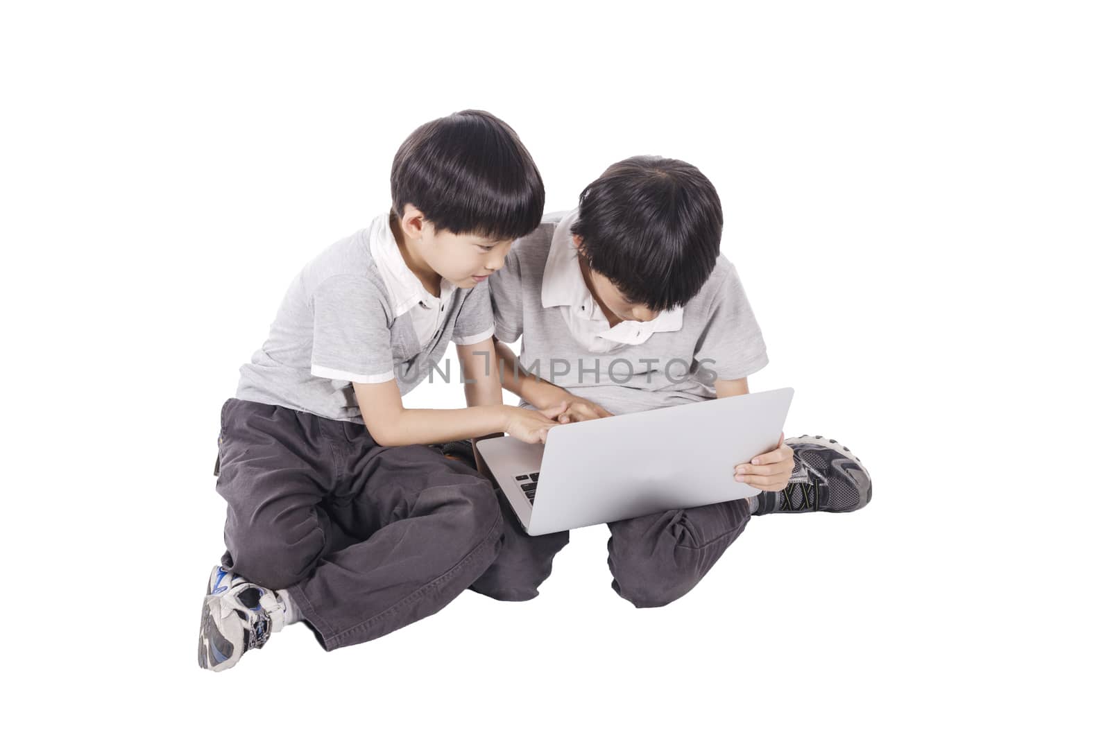 Children using laptop