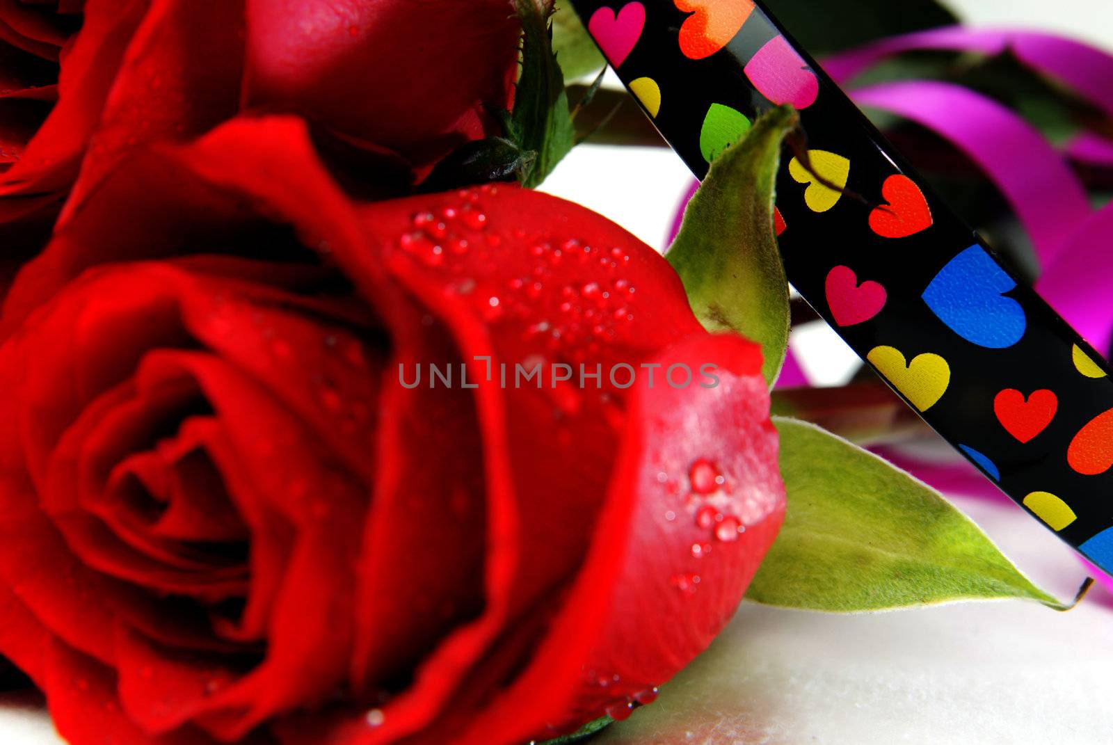 Close-up photo of the roses and rim with hearts