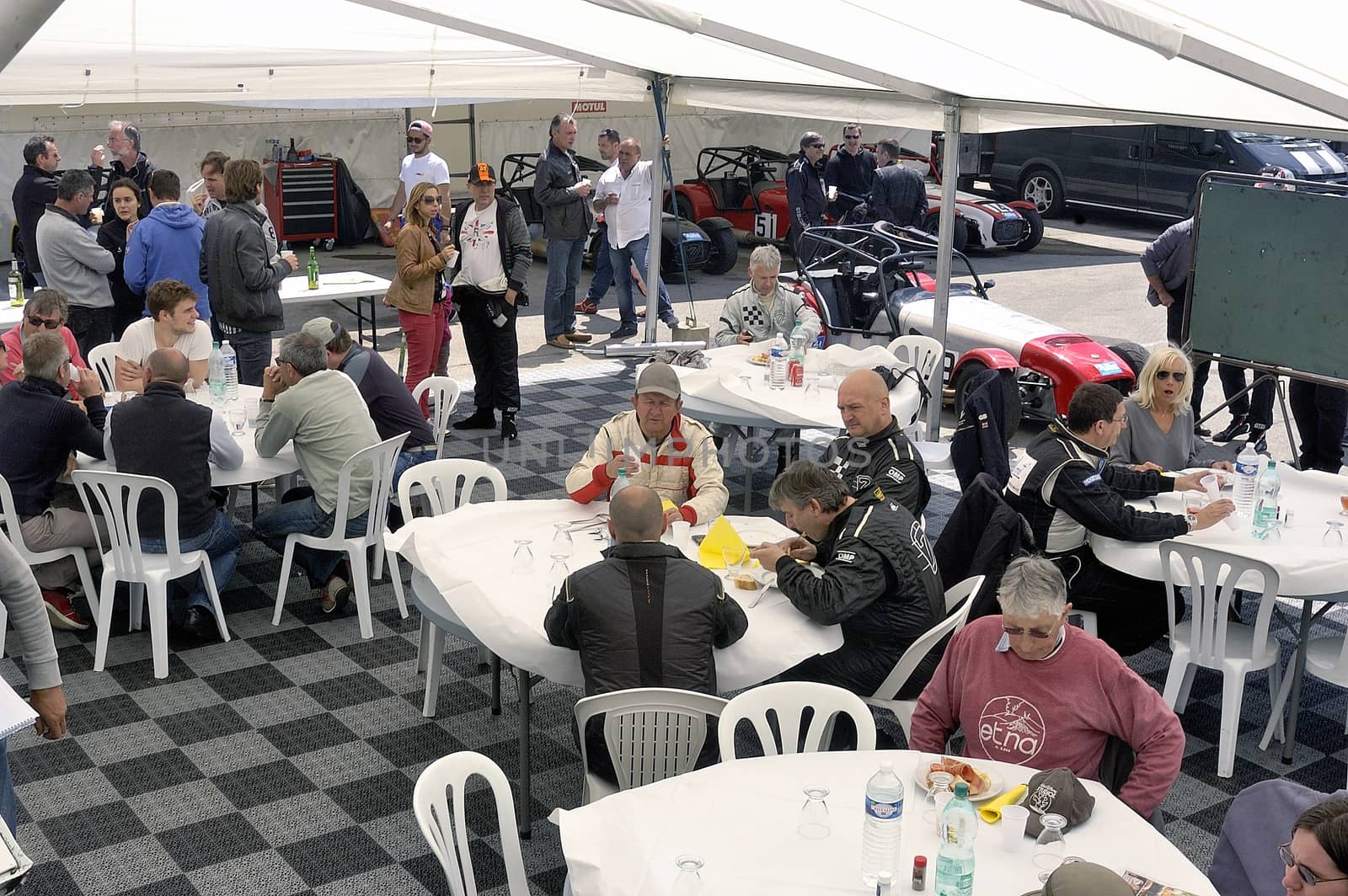 chases of Caterham on the circuit of the Cevennes with Ales in the French department of Gard the May 24th and 25th, 2013. the pause lunch