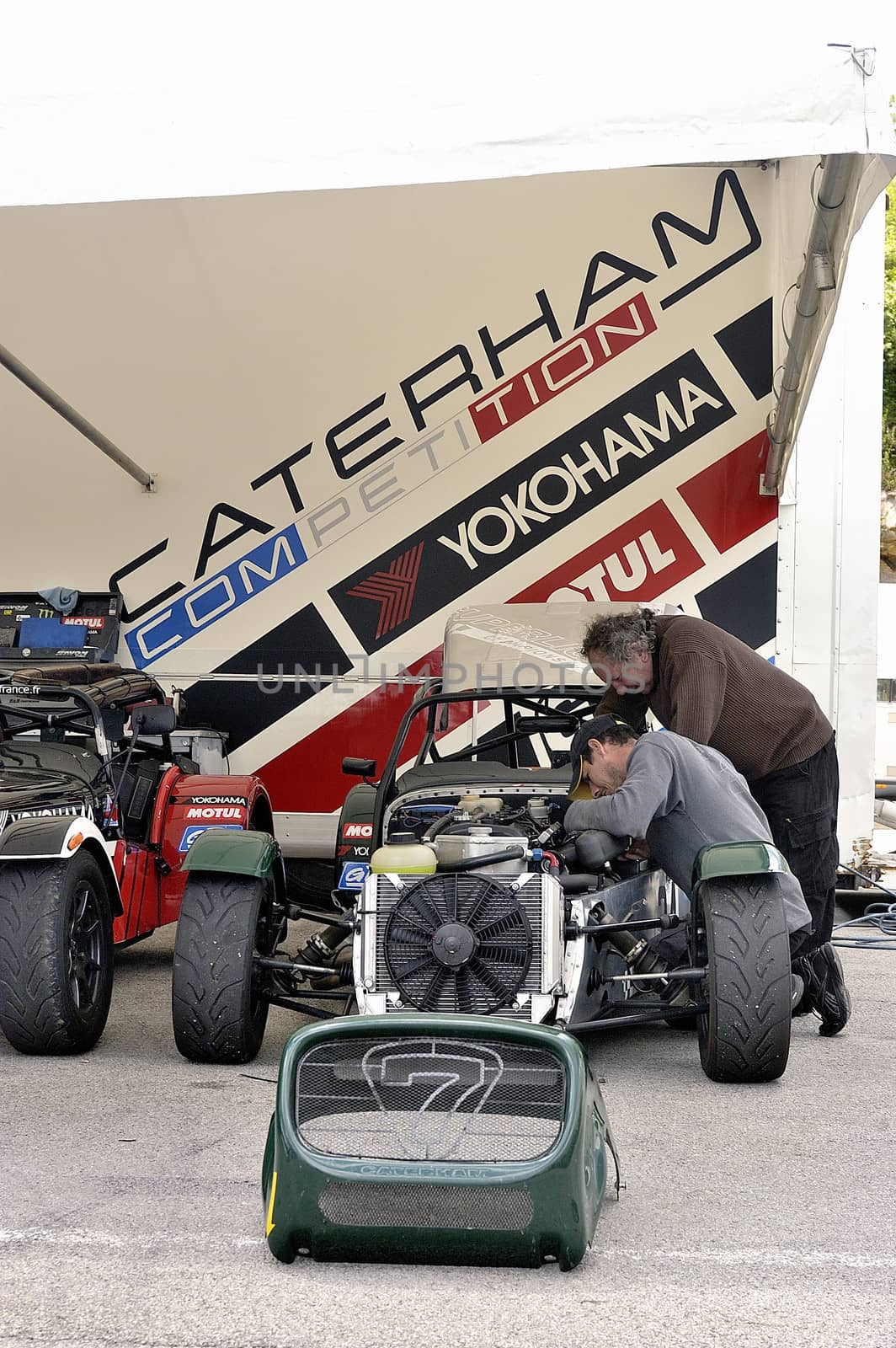 chases of Caterham on the circuit of the Cevennes with Ales in the French department of Gard the May 24th and 25th, 2013. mechanical maintenance