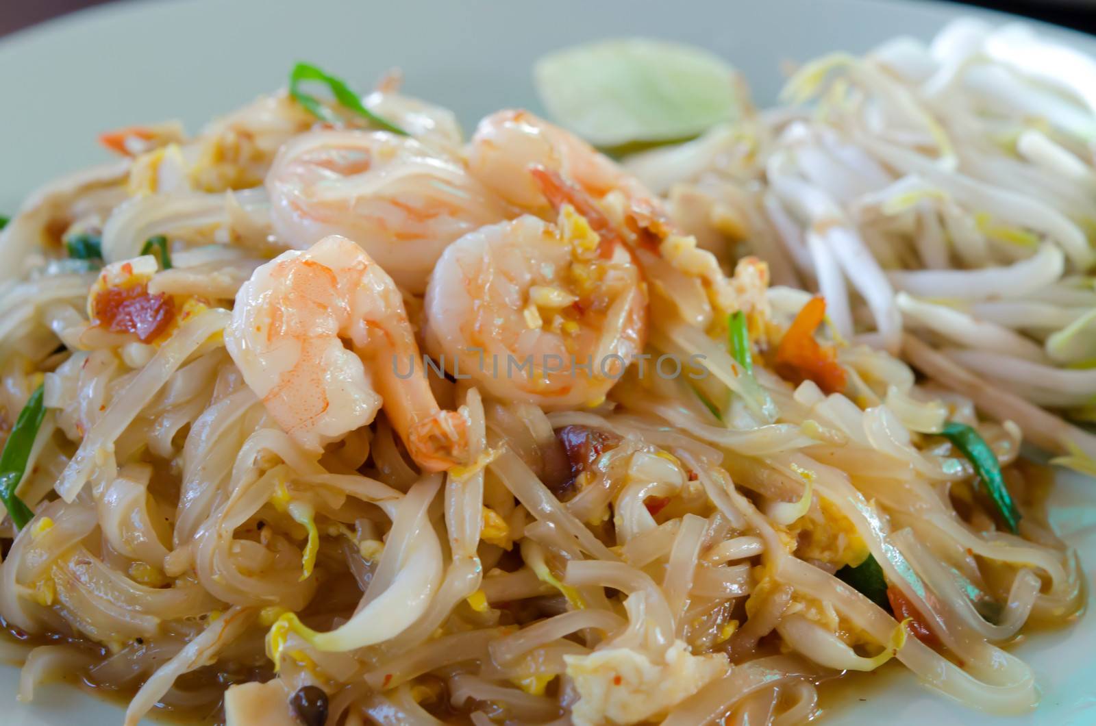 Stir fried  noodles with shrimp , egg  and fresh vegetable on dish