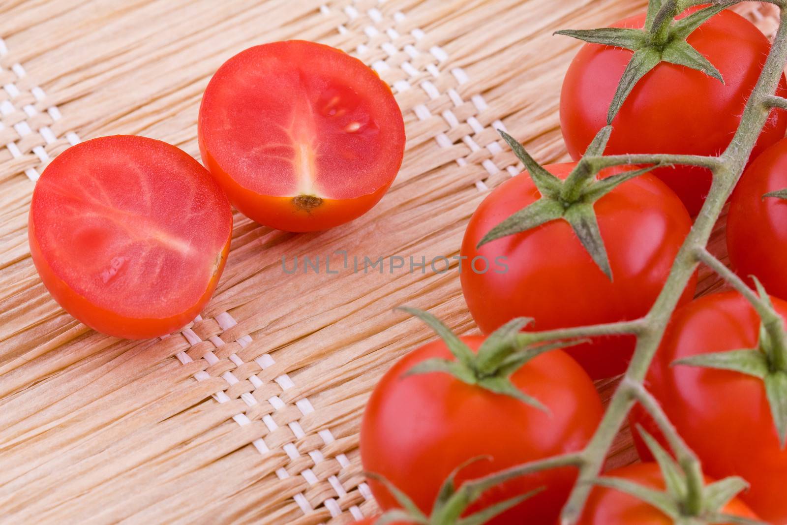Red small tomatoes by Gbuglok