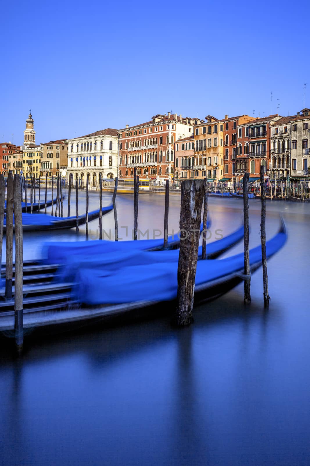Vertical view of gondolas in Venice by vwalakte