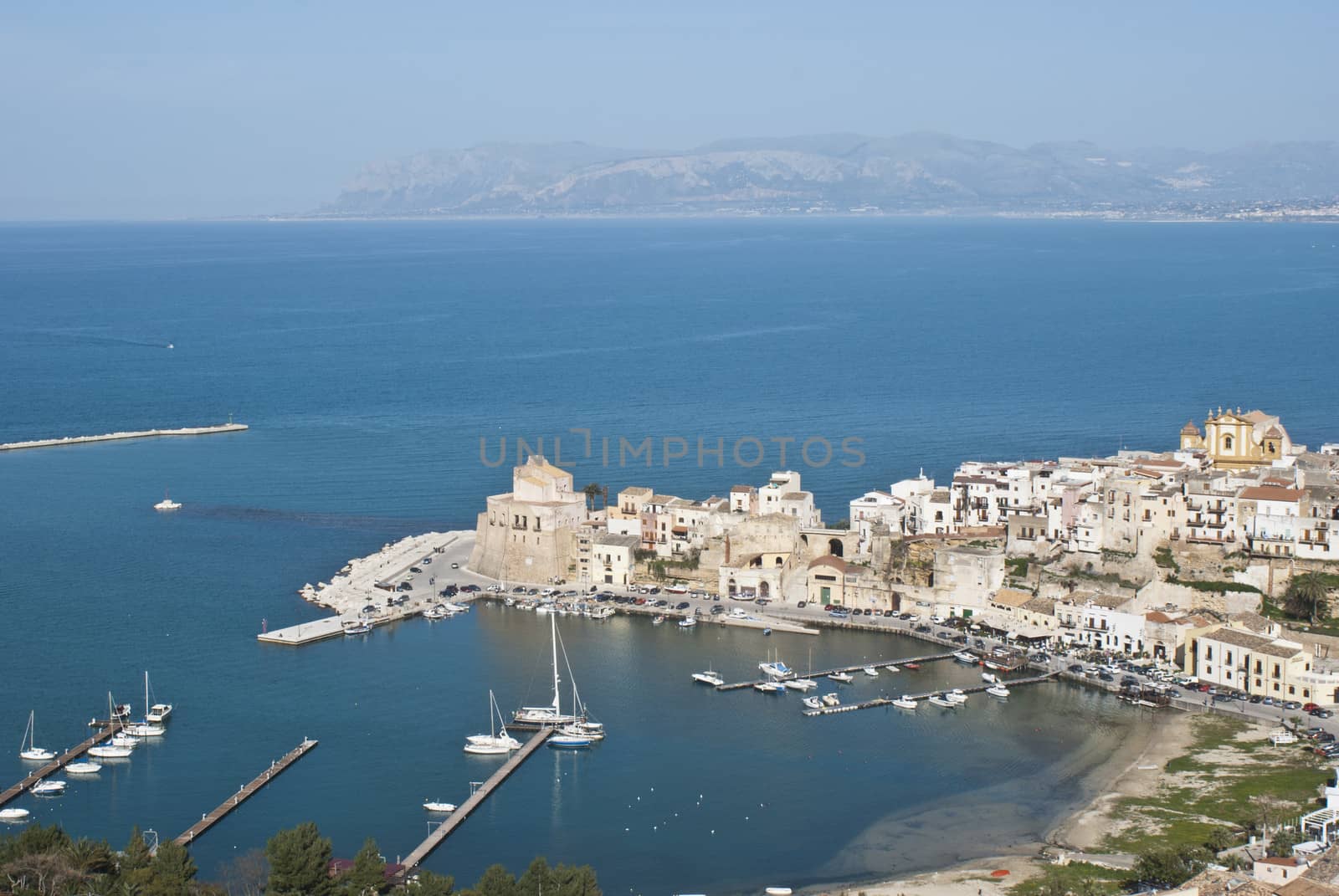 The town of Castellammare del Golfo by gandolfocannatella