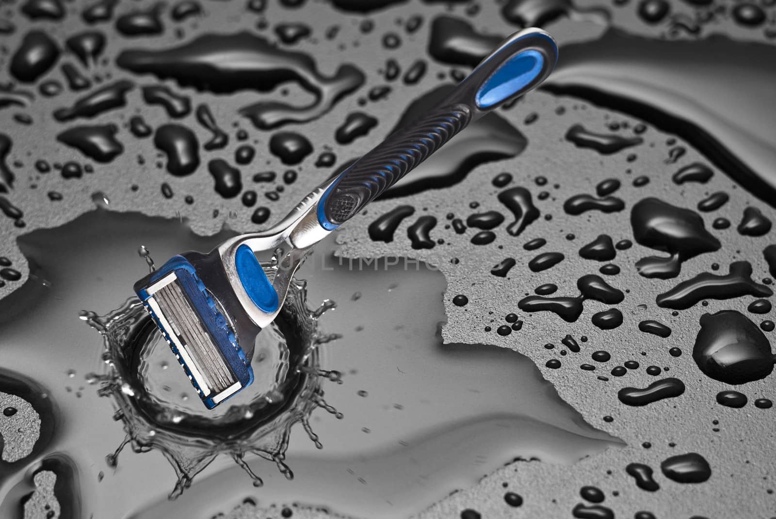 shaving razor falls inside a drop of water