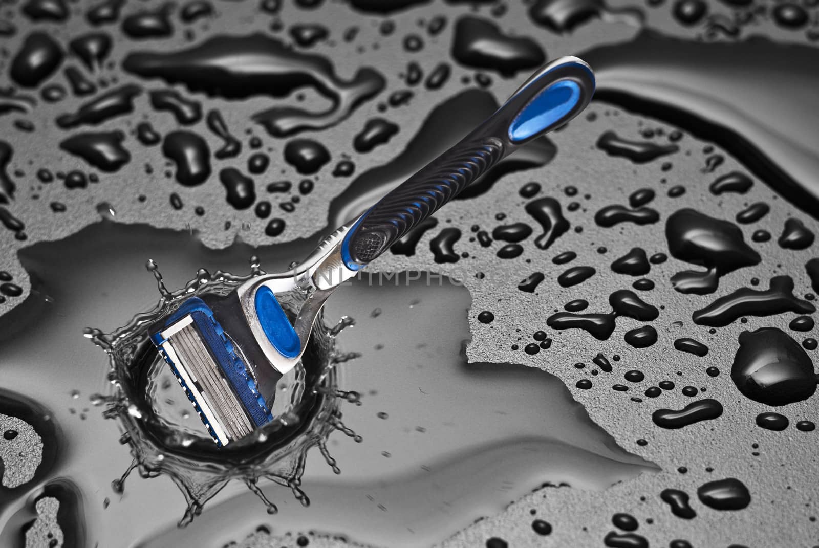 shaving razor inside a drop of water by gandolfocannatella