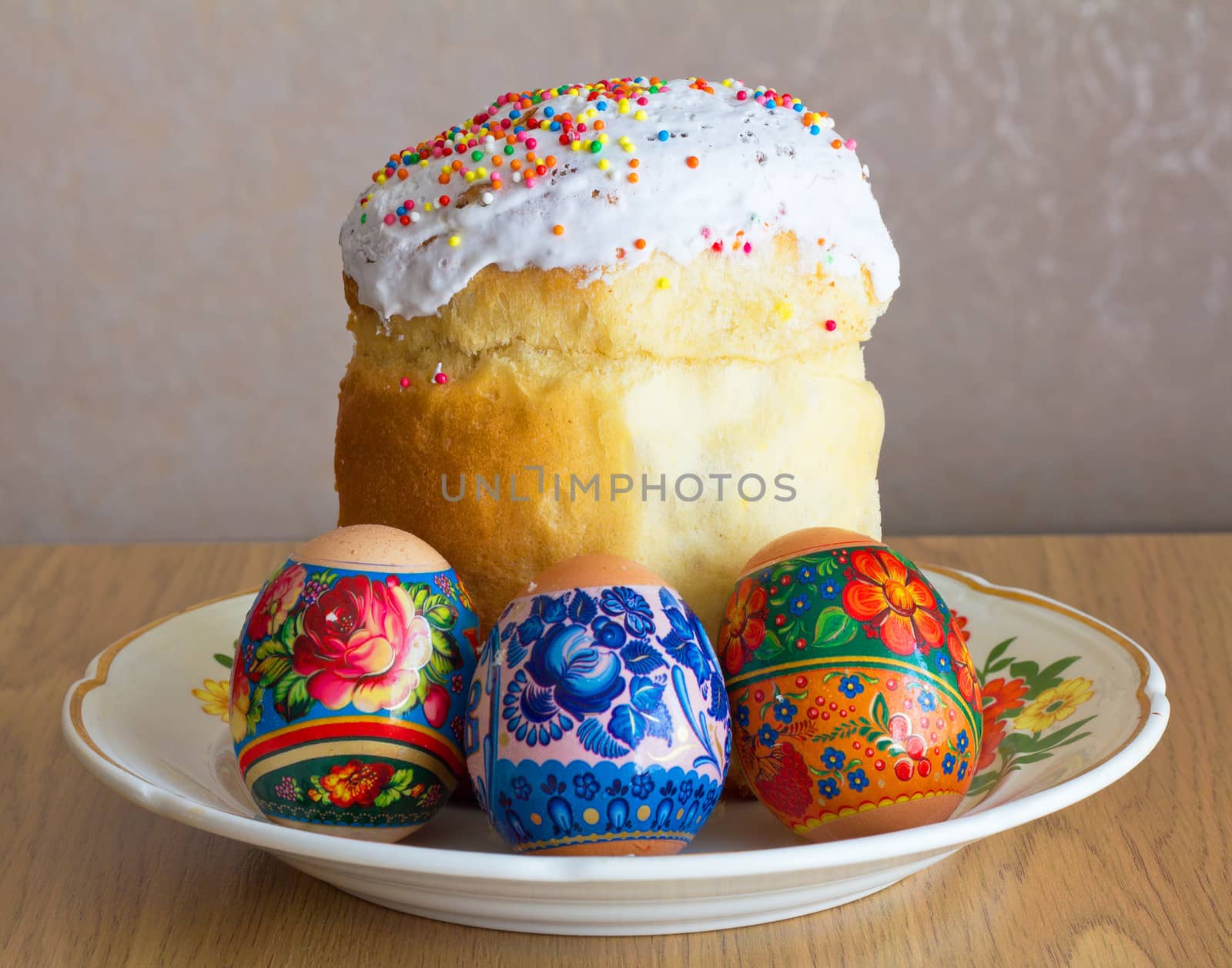 Easter cake and three eggs on the plate