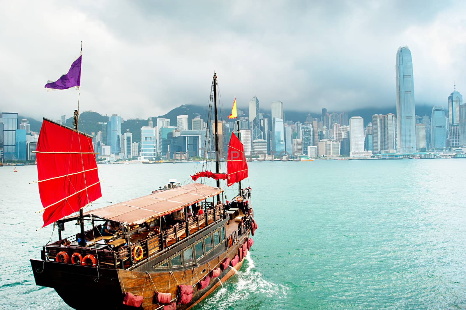 Sailing in Hong Kong by joyfull