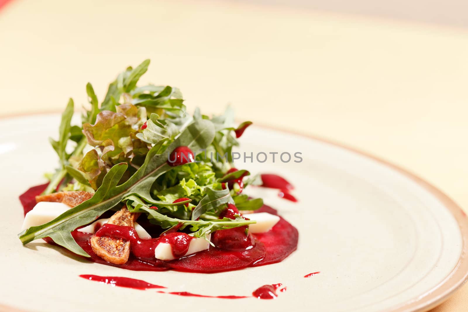 salad with beet and arugula