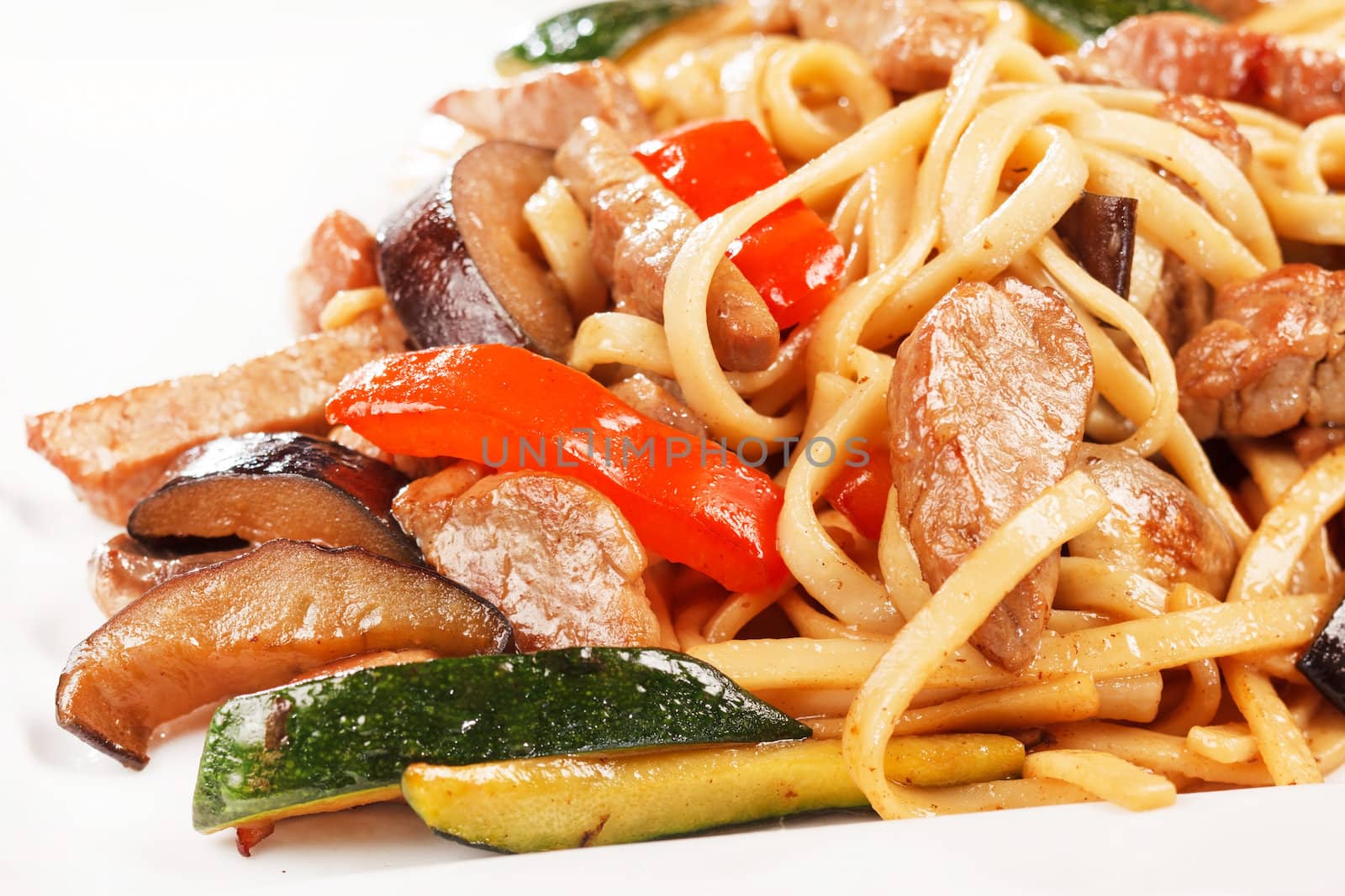 noodle with beef and vegetables