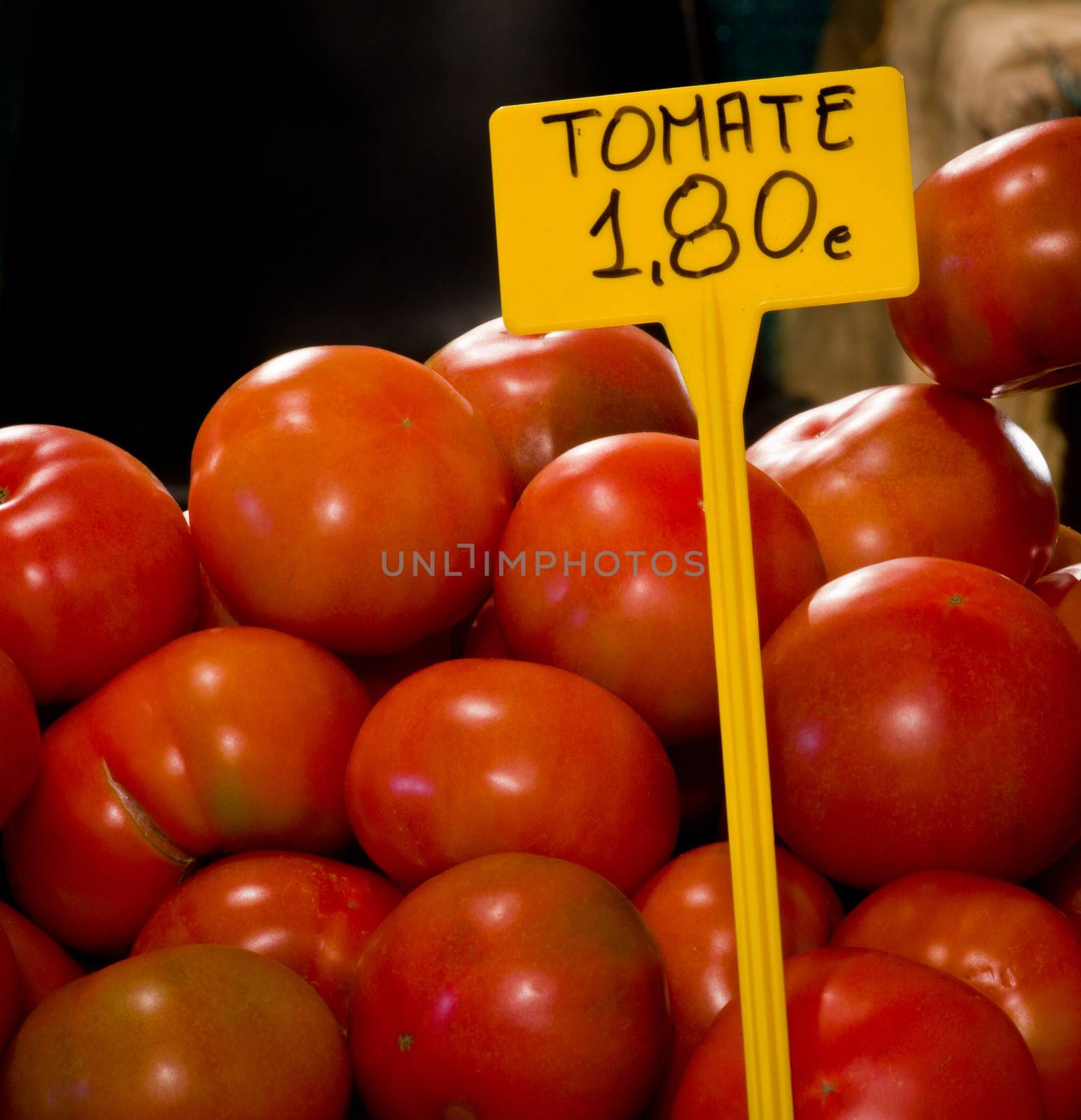 fresh tomatoes with price in euros