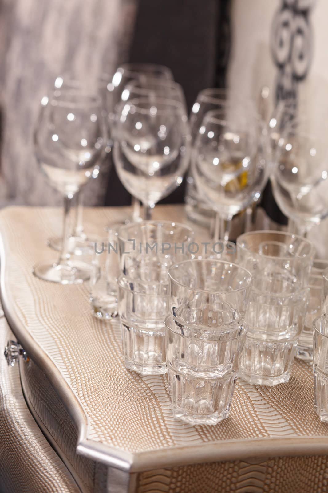 Empty glasses on restaurant table by shebeko