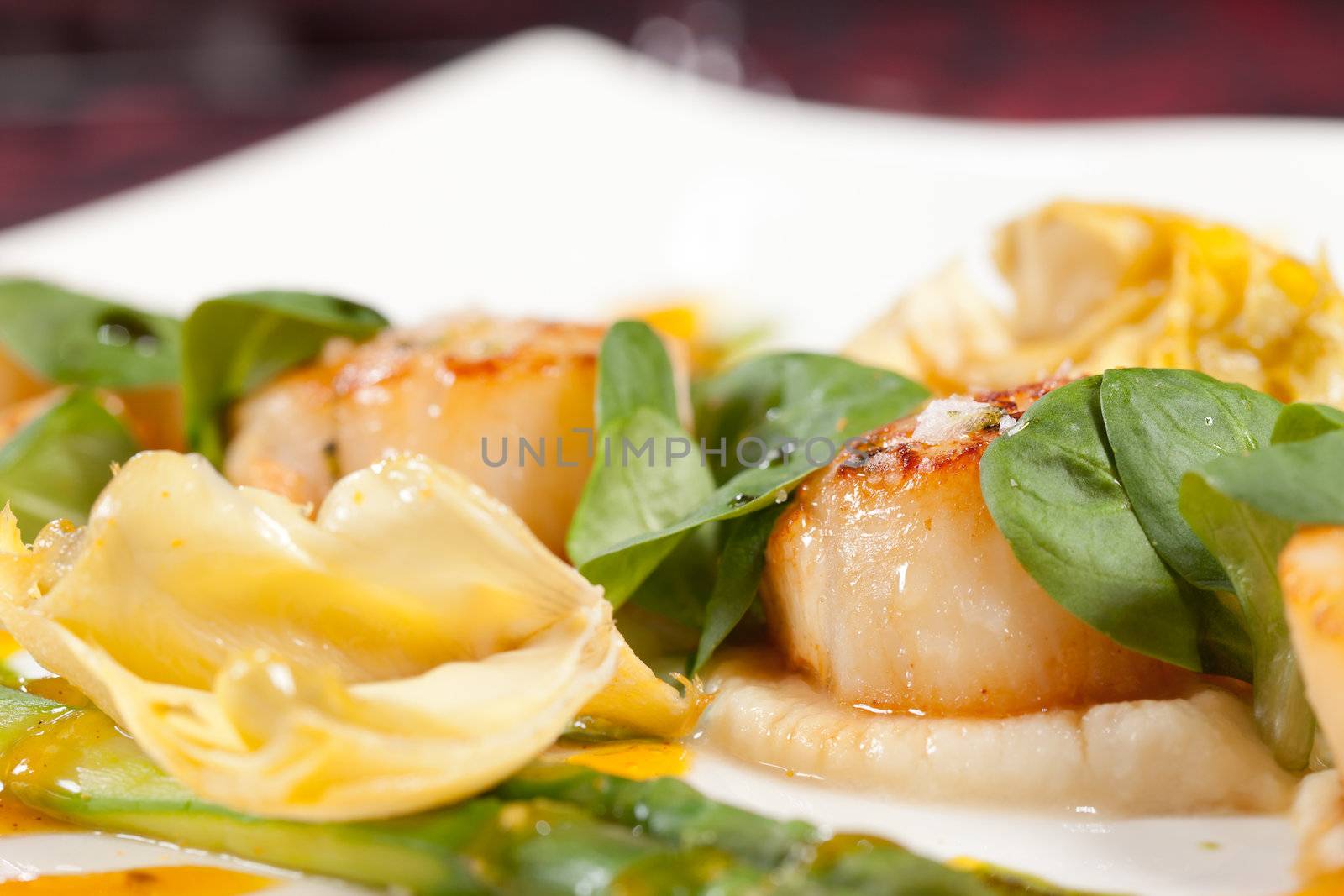 Baked scallops with asparagus by shebeko