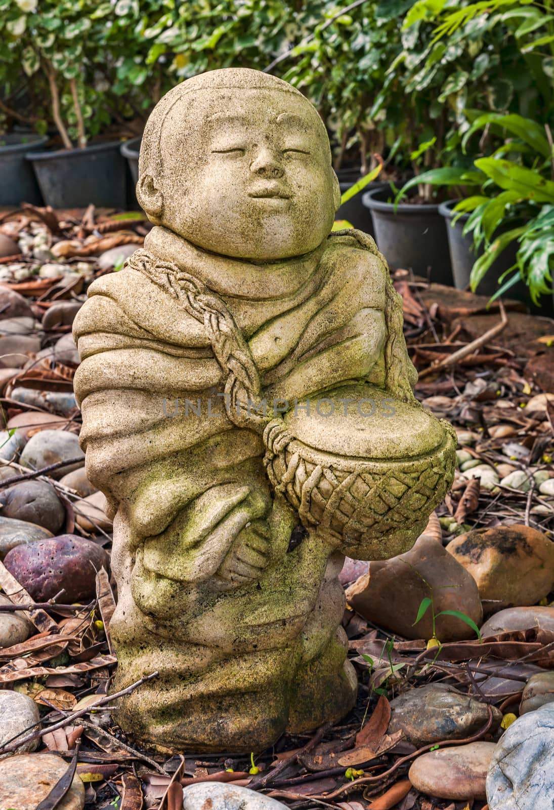 Funny traditional Thai garden sculpture by kefiiir
