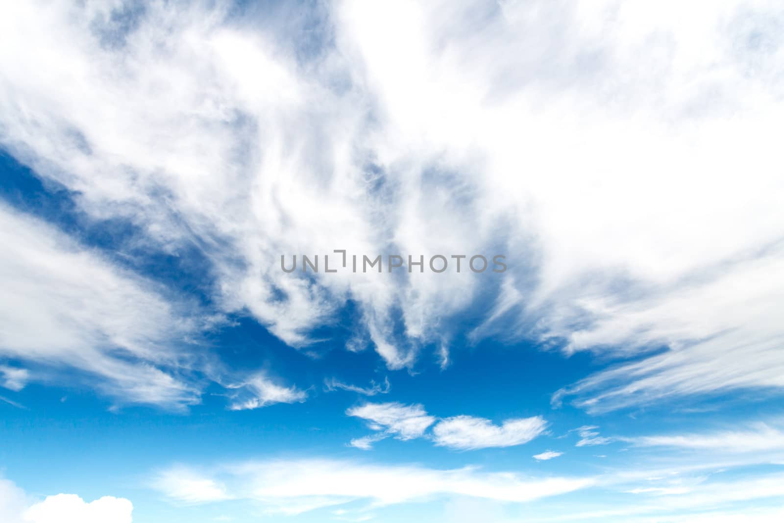 Beautiful clouds in the blue sky 