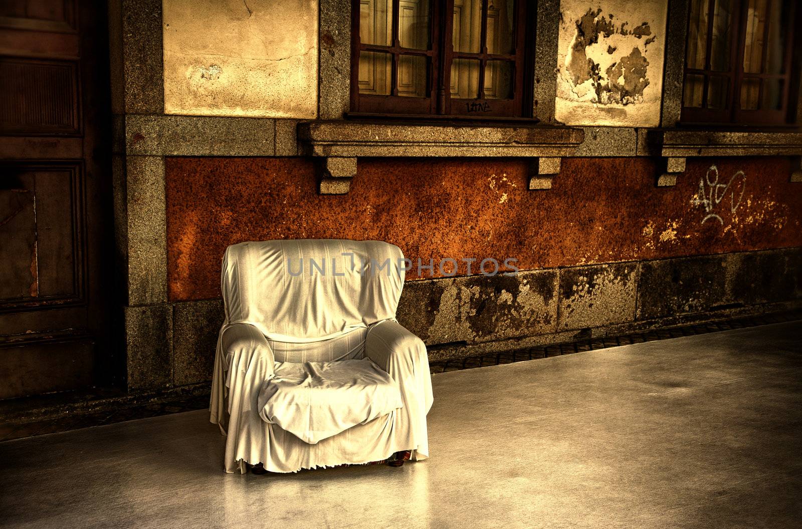 Free armchair in the street by ABCDK