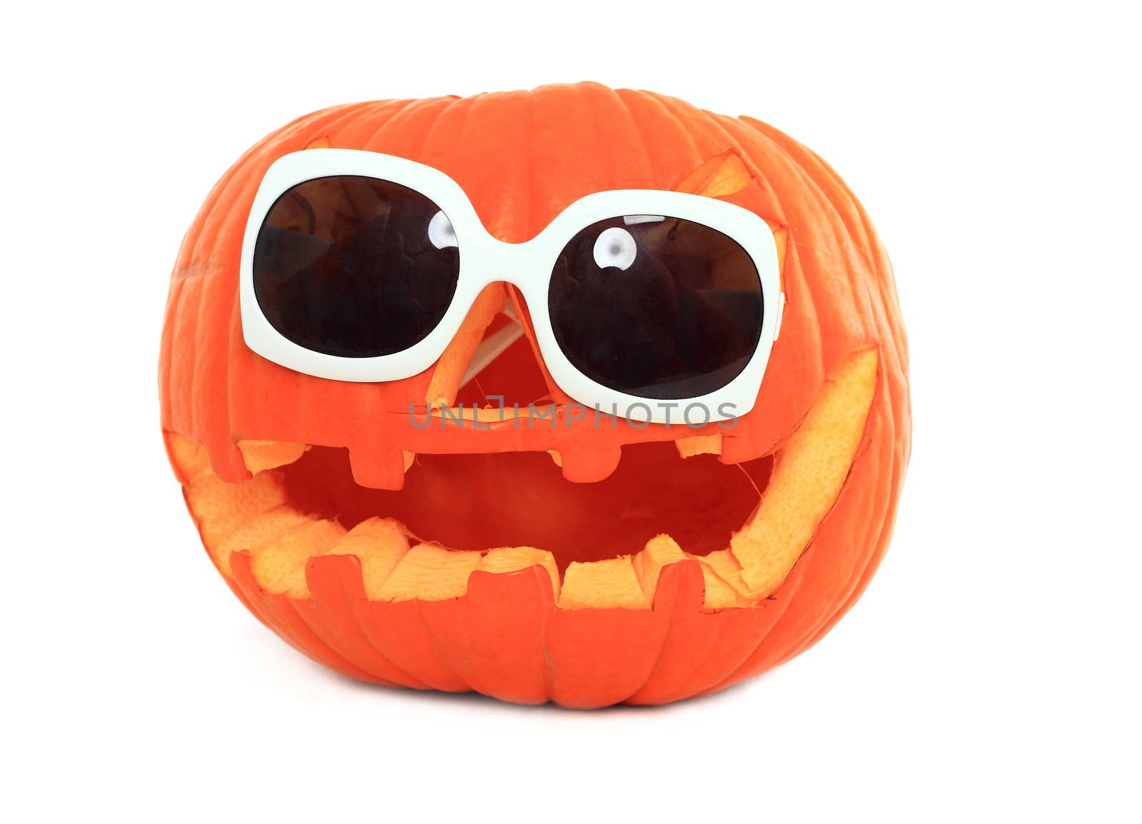 Halloween pumpkin with sunglases by bandika