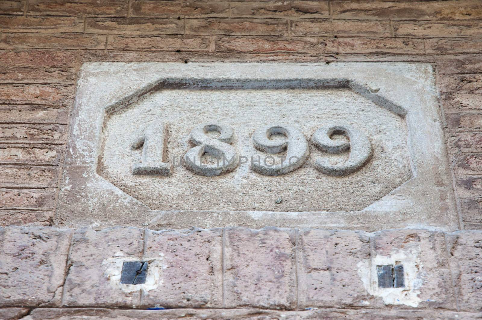 1899 number written on the stone wall
