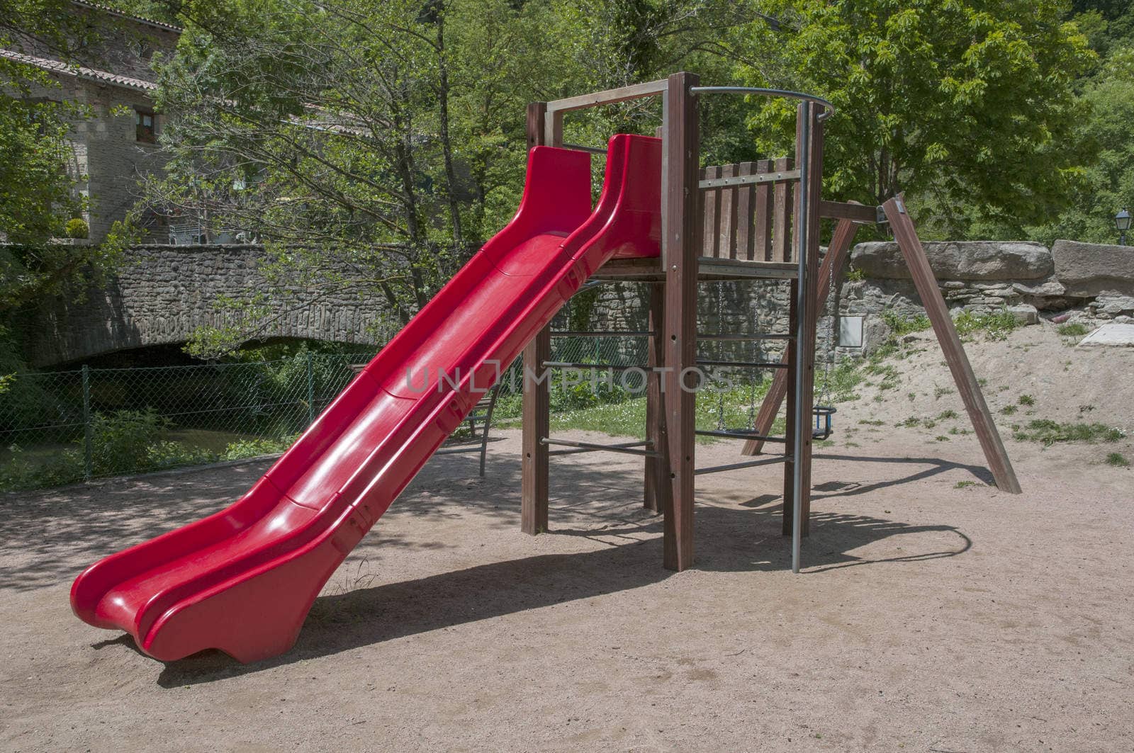 red swings for toddlers