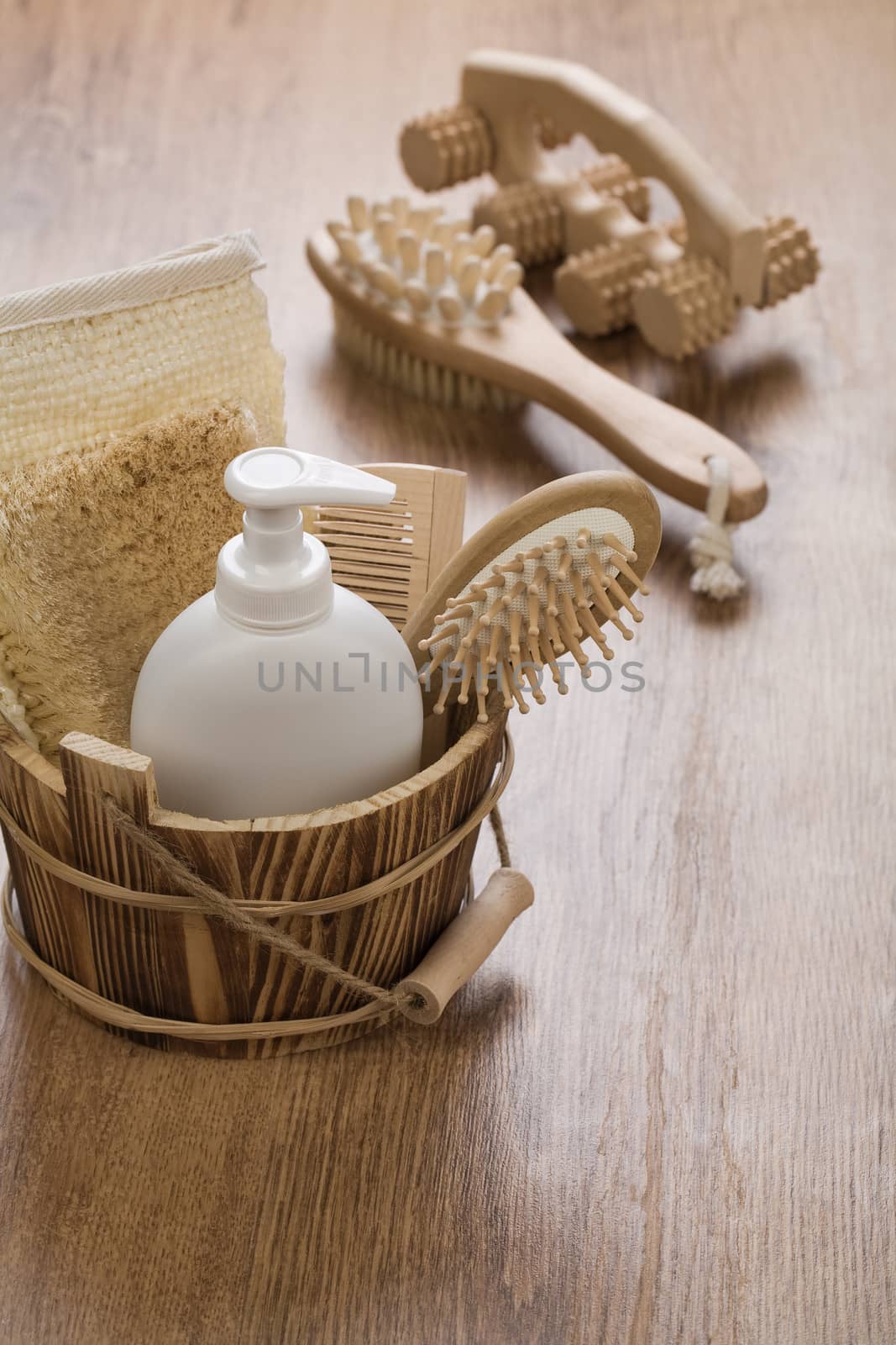 bucket brush and massager