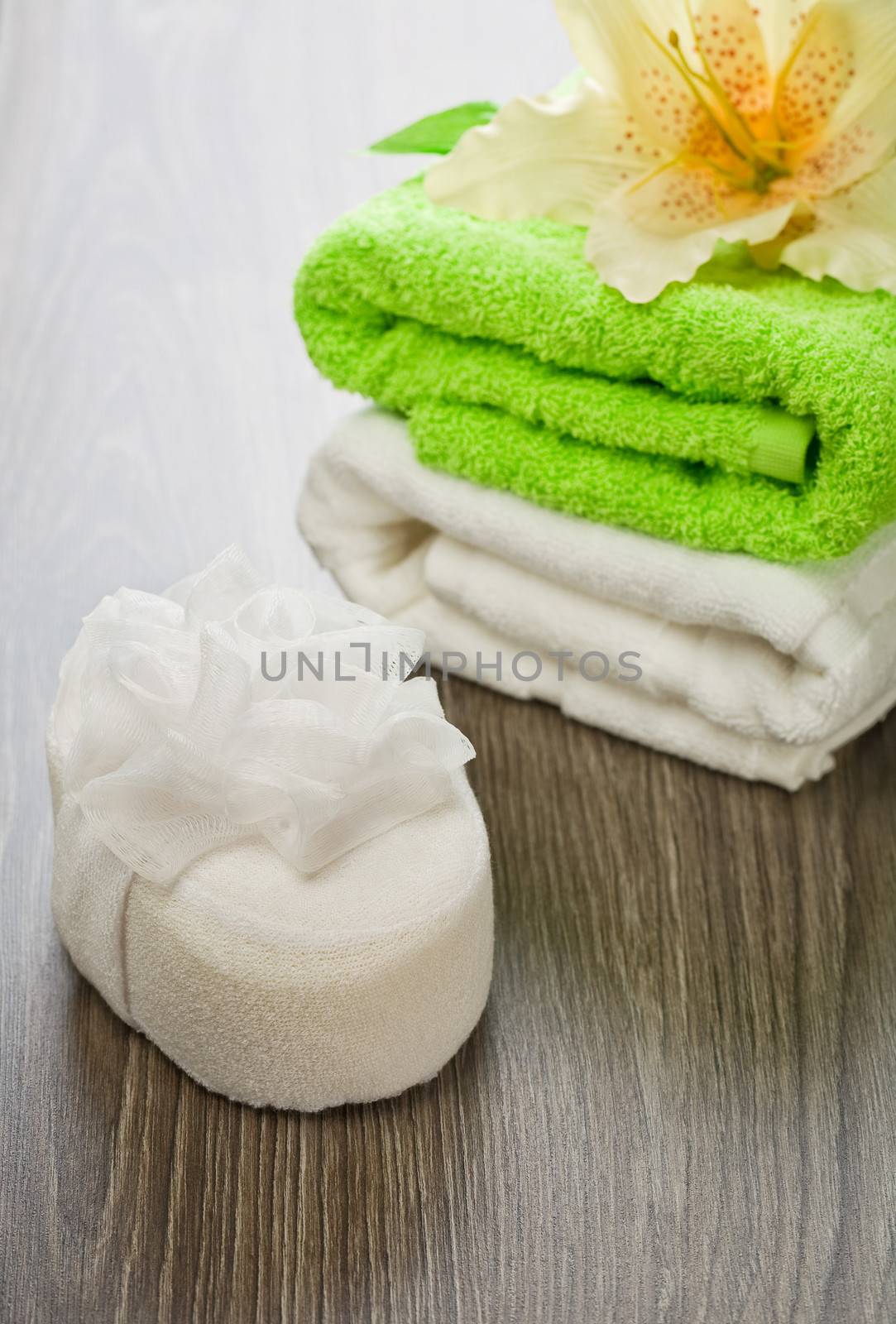 flower on towels and bath sponge