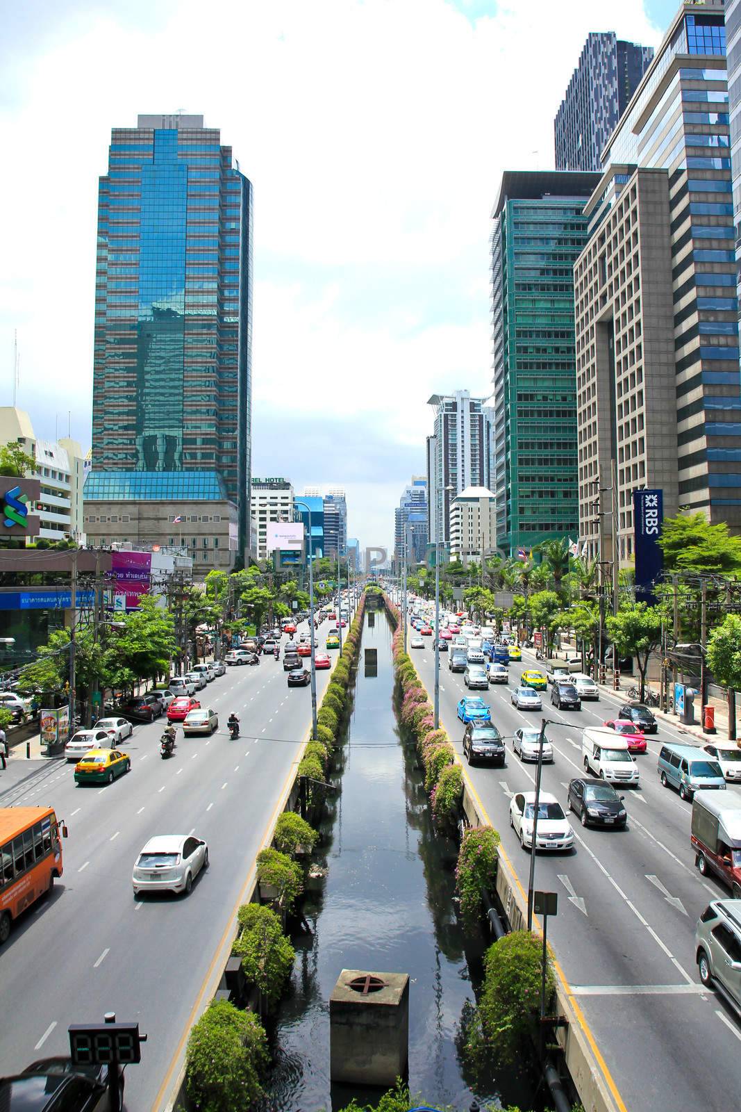 BANGKOK - JUNE 17: Daily traffic jam in the afternoon on June 17, 2013 in Bangkok, Thailand. Traffic jams remains constant problem in Bangkok despite rapid development of public transportation system.