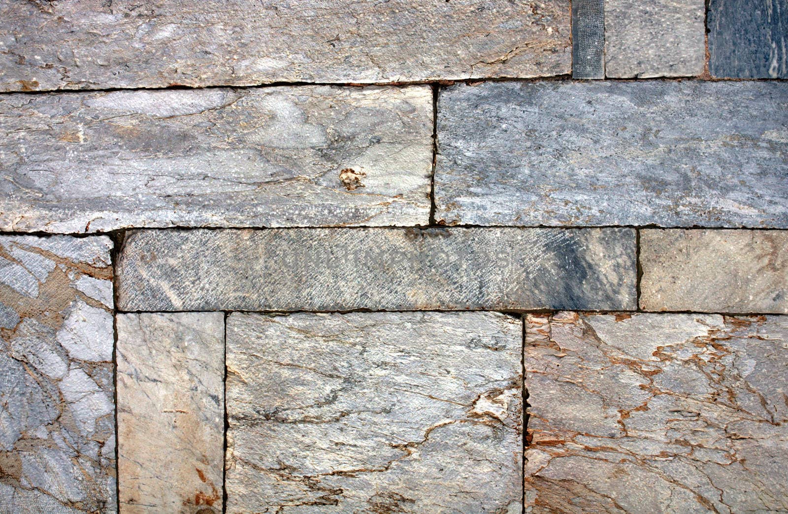 Wall of marble blocks by frenta