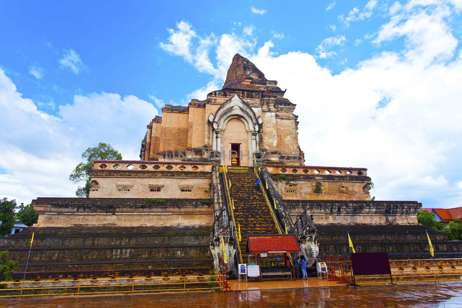 Chedi luang temple in Chiang Mai, Thailand. by kawing921