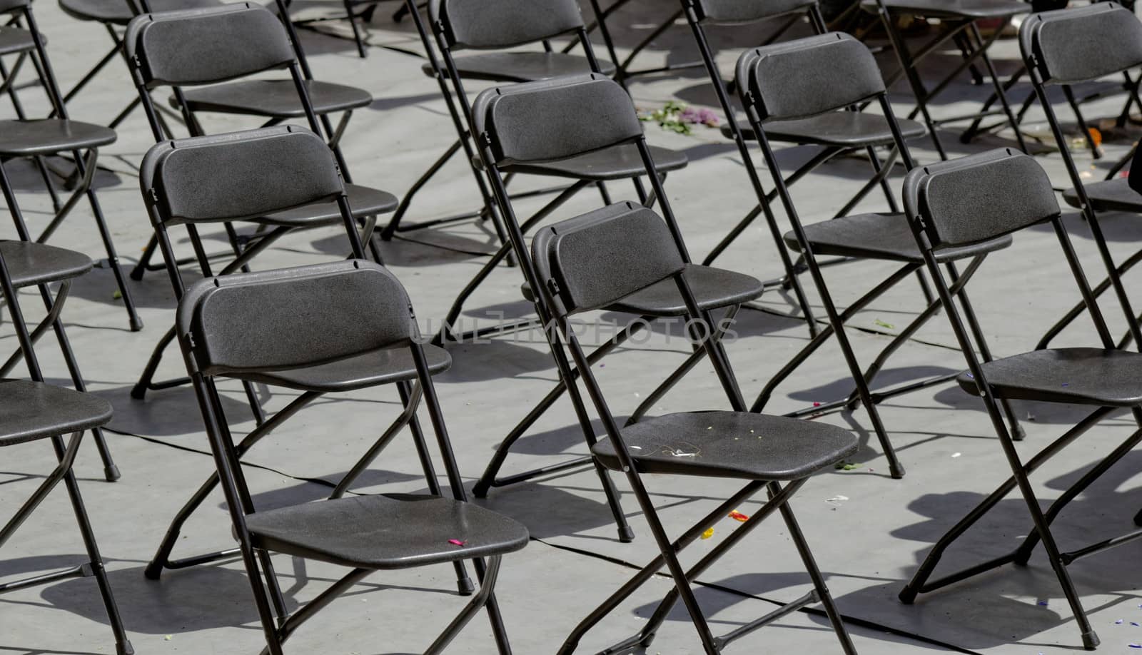 empty chairs 