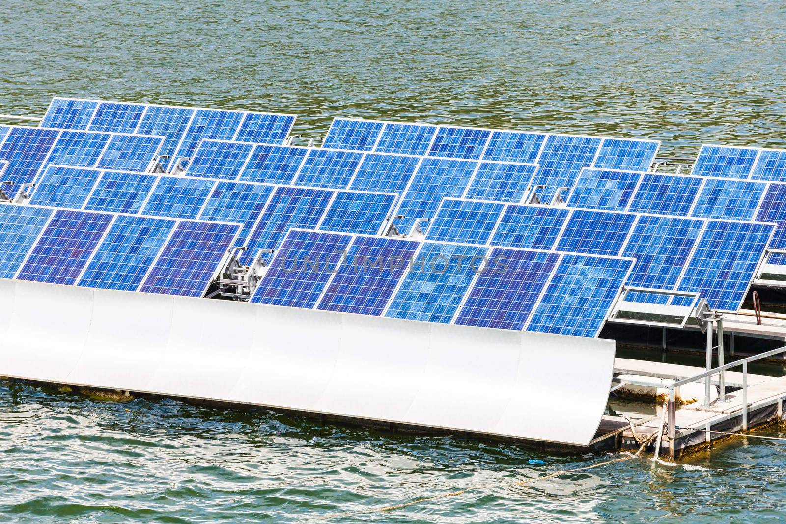 Solar panels  on the water. by jame_j@homail.com