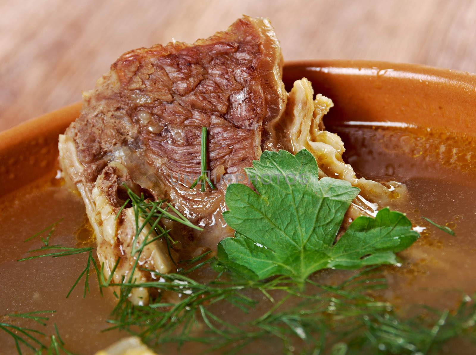 Pea soup with beef ribs  by Fanfo