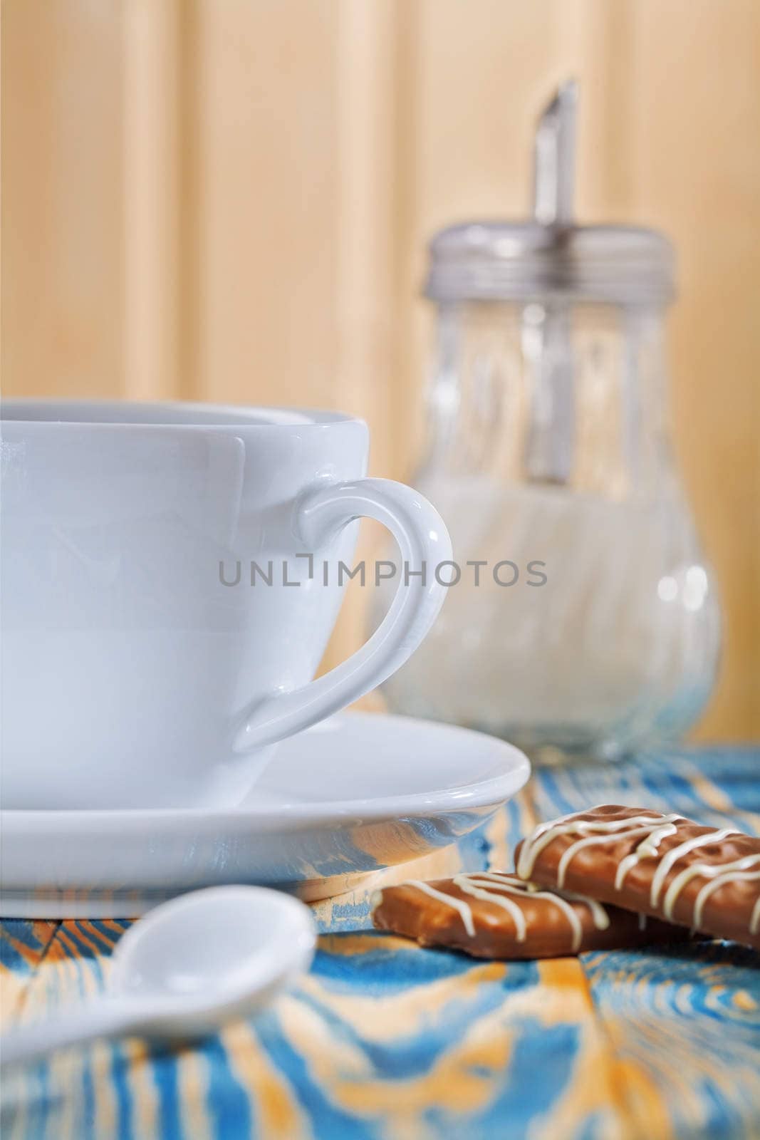 cup dispencer and cookies