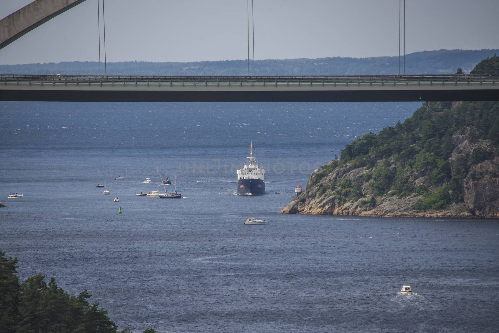 nrk are sailing with the old ms ragnvald jarl, in ringdalsfjord by steirus