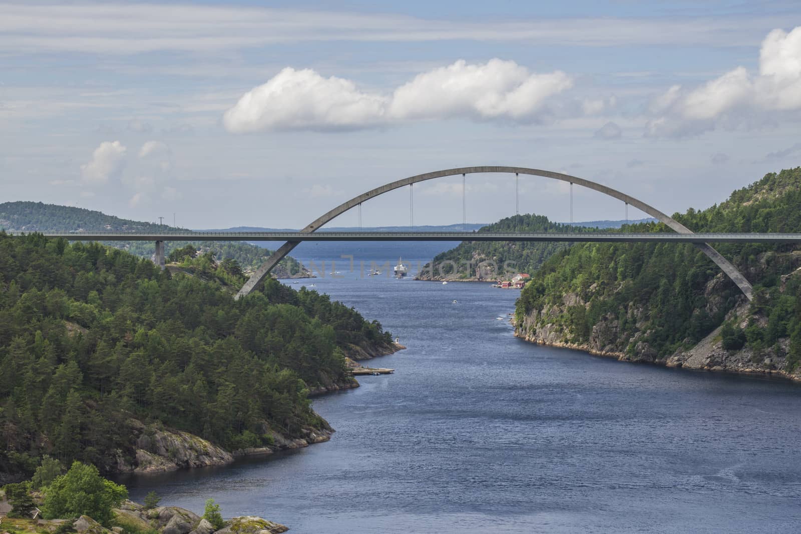 nrk are sailing with the old ms ragnvald jarl, in ringdalsfjord by steirus