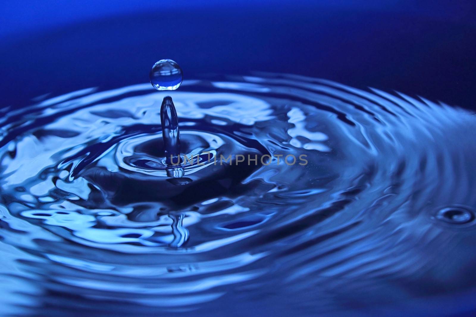 Water drop splash by dynamicfoto