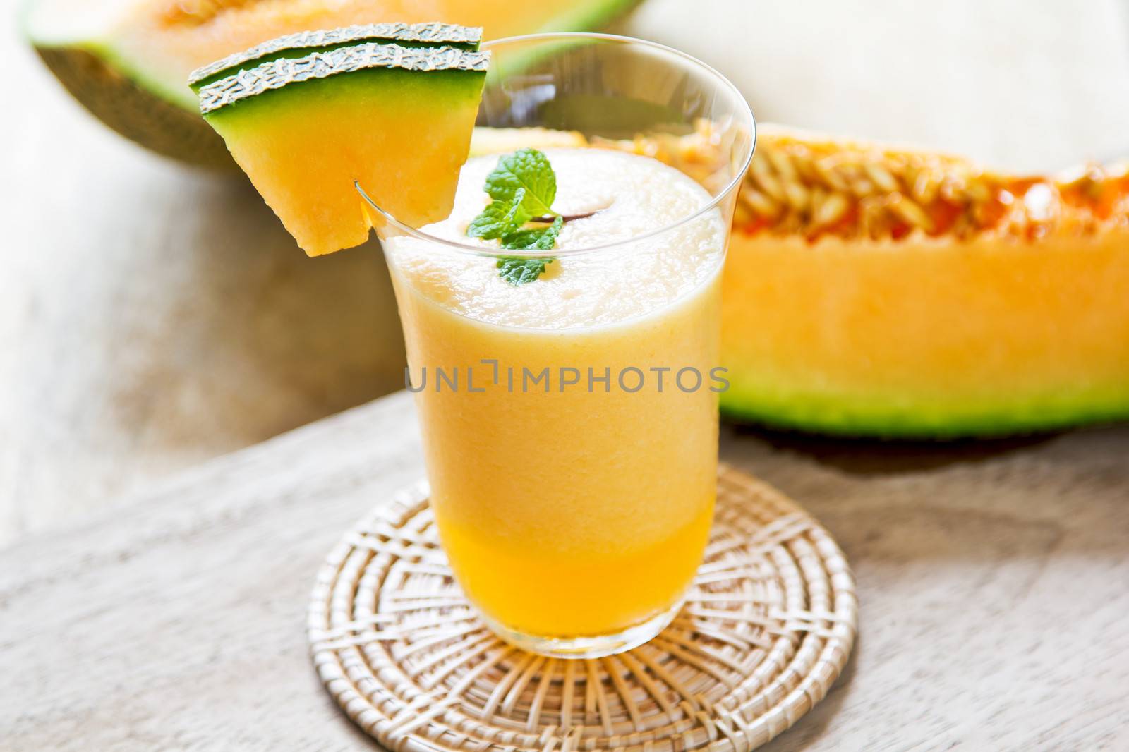 Cantaloupe smoothie by vanillaechoes