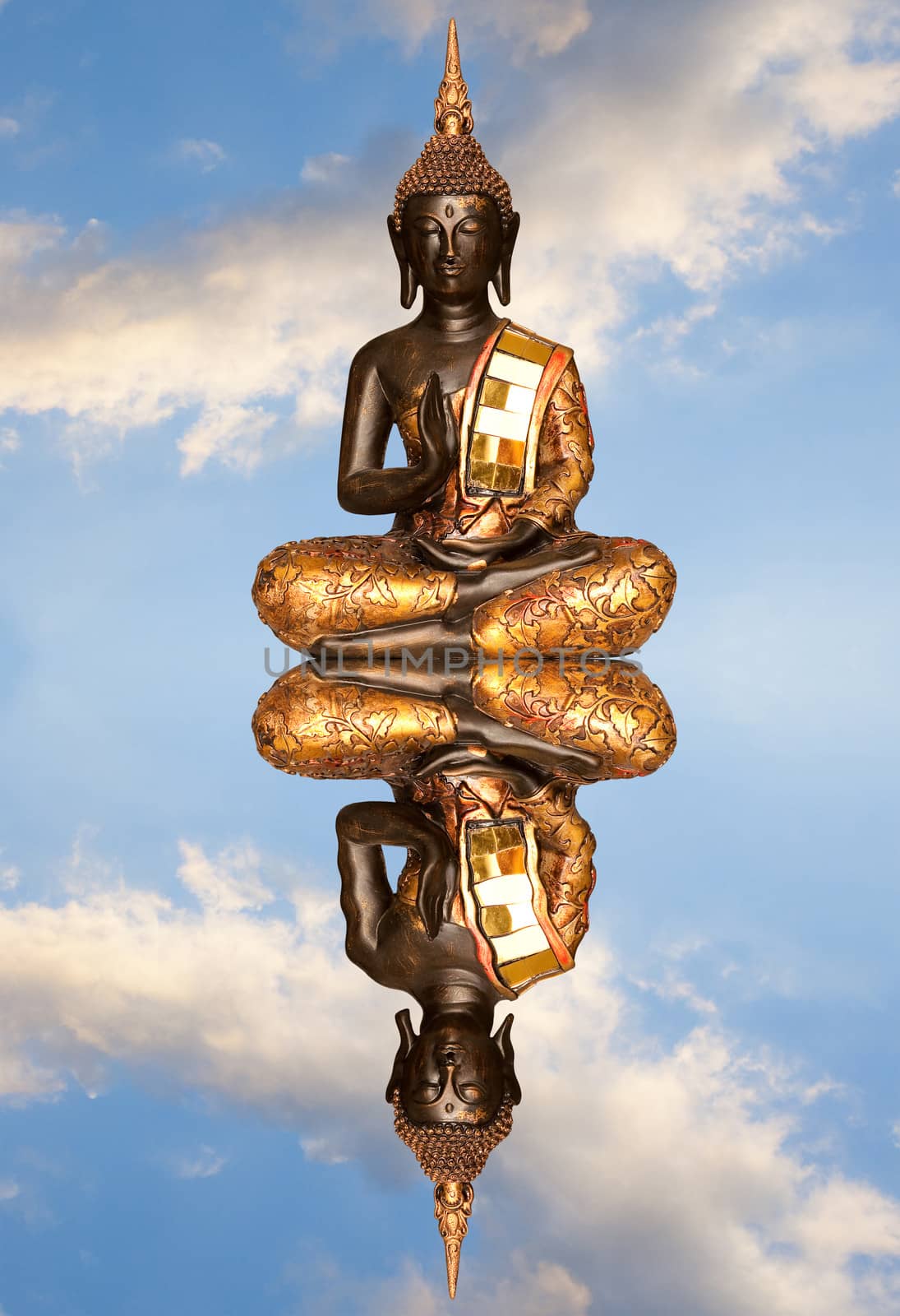 Buddha statue by sognolucido