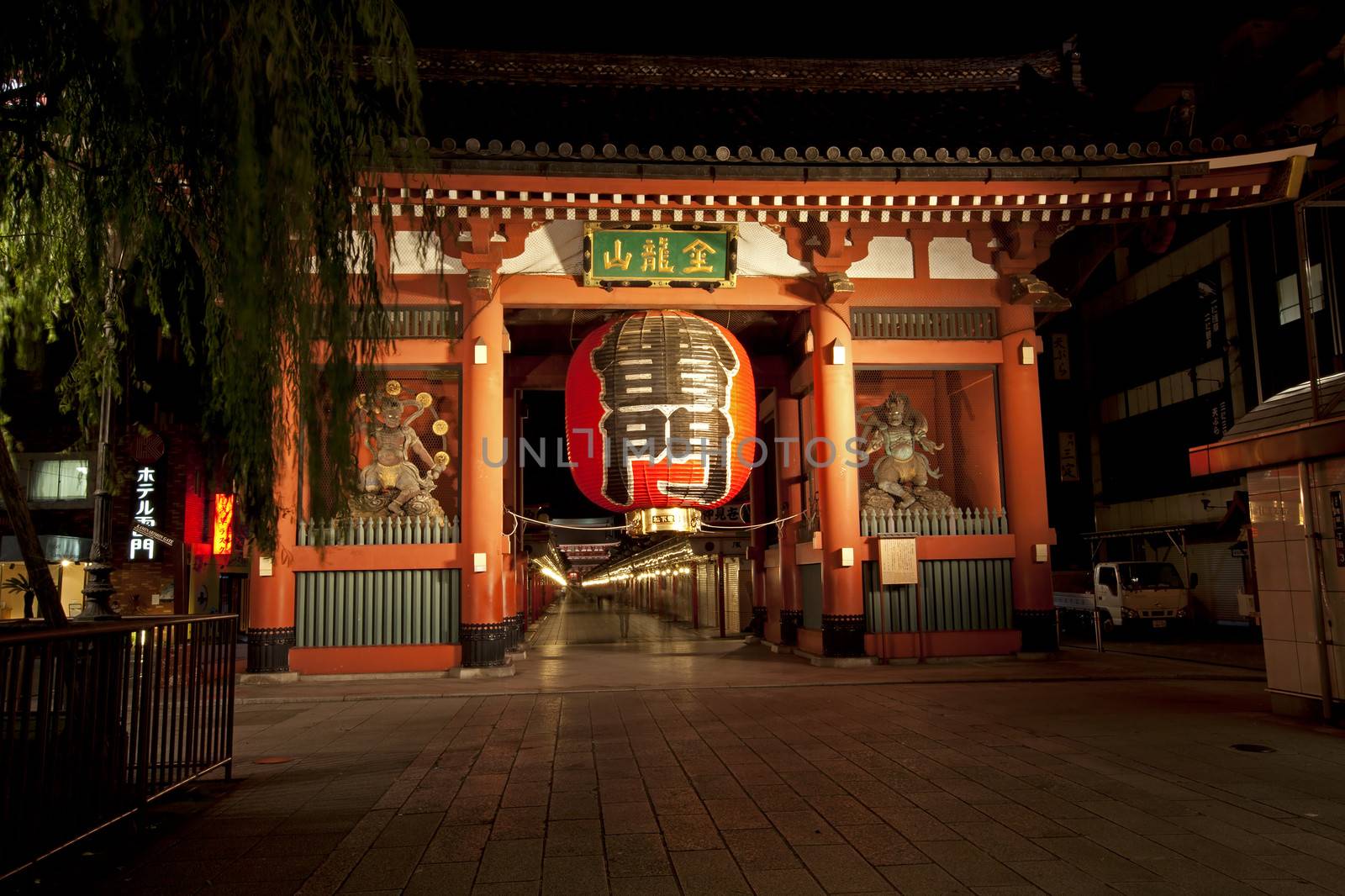 Asakusa Temple by kjorgen