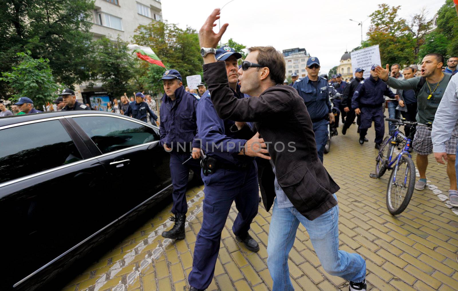 demonstrator police 99 percent by vilevi