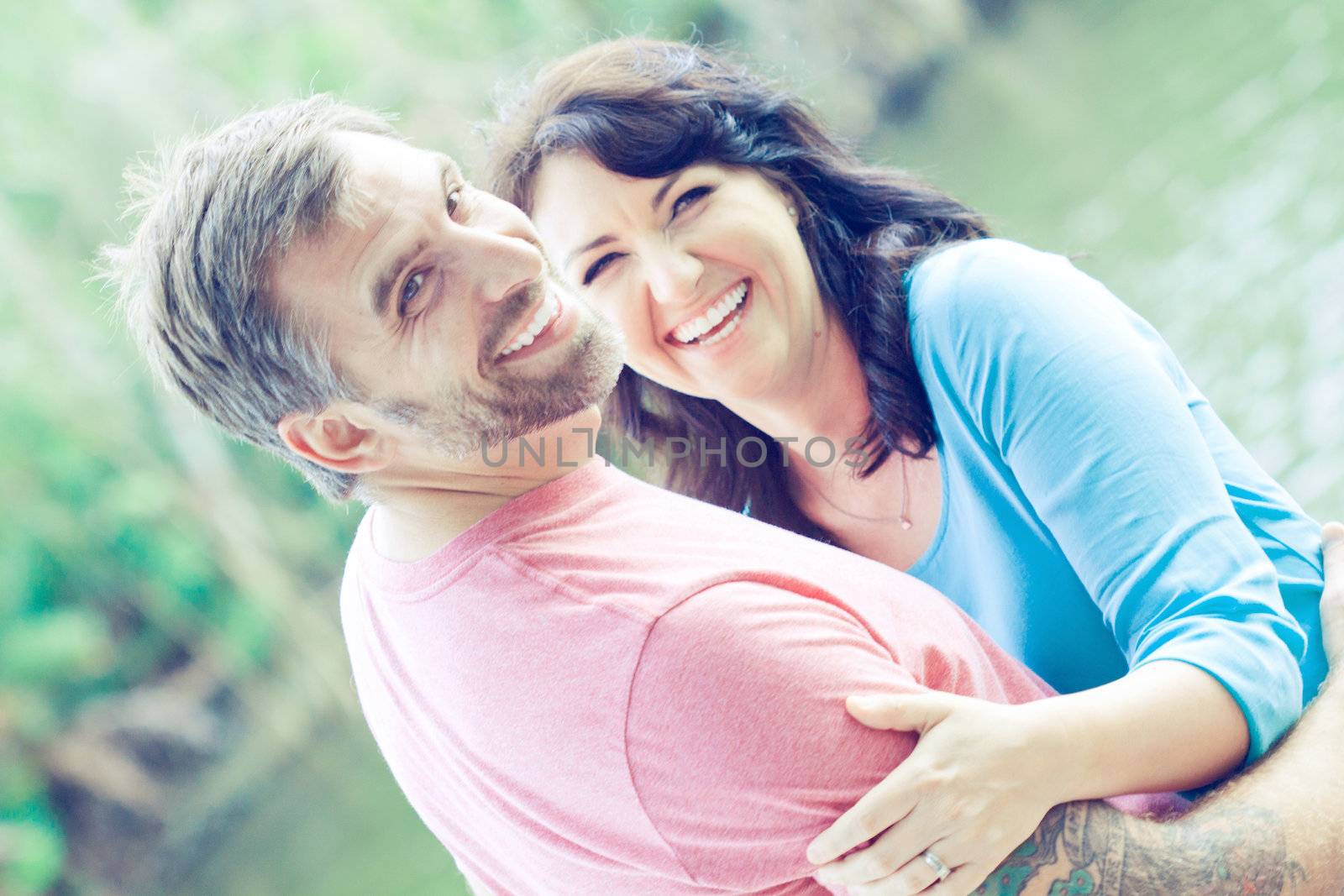 Portraite of a happy couple outdoors in the park 