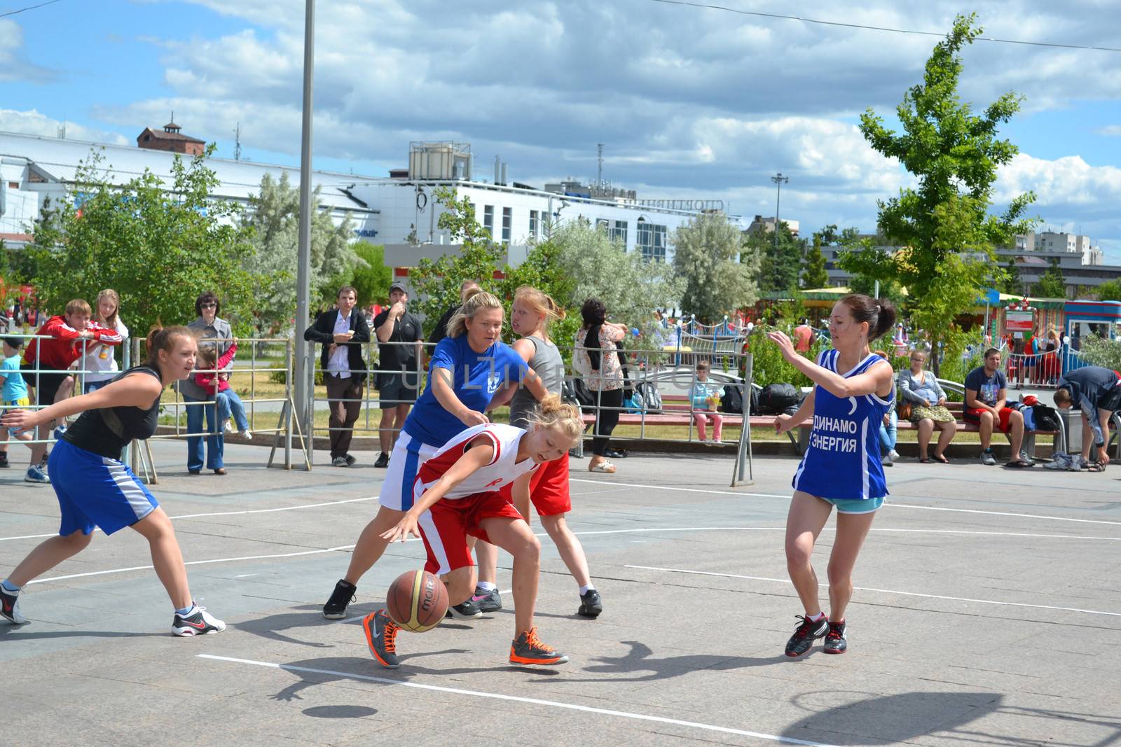 Day of youth of 2013, Tyumen. Basketball competitions in Tsvetnoy Boulevard.