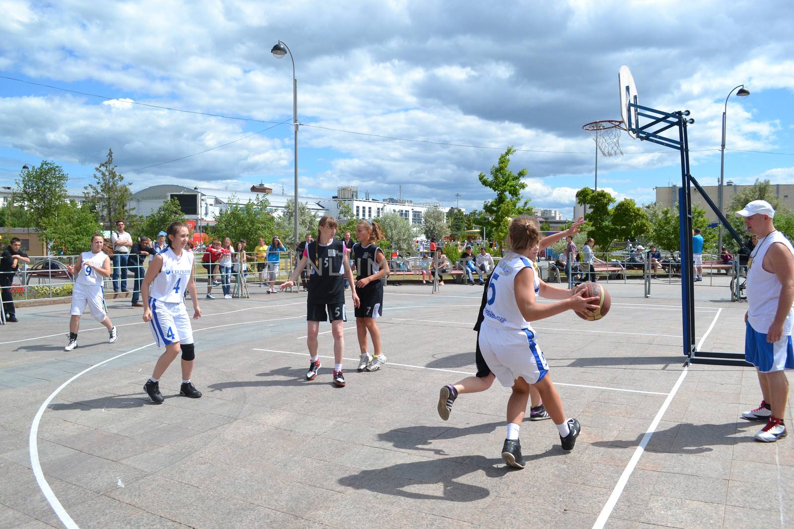 Day of youth of 2013, Tyumen. Basketball competitions in Tsvetnoy Boulevard.