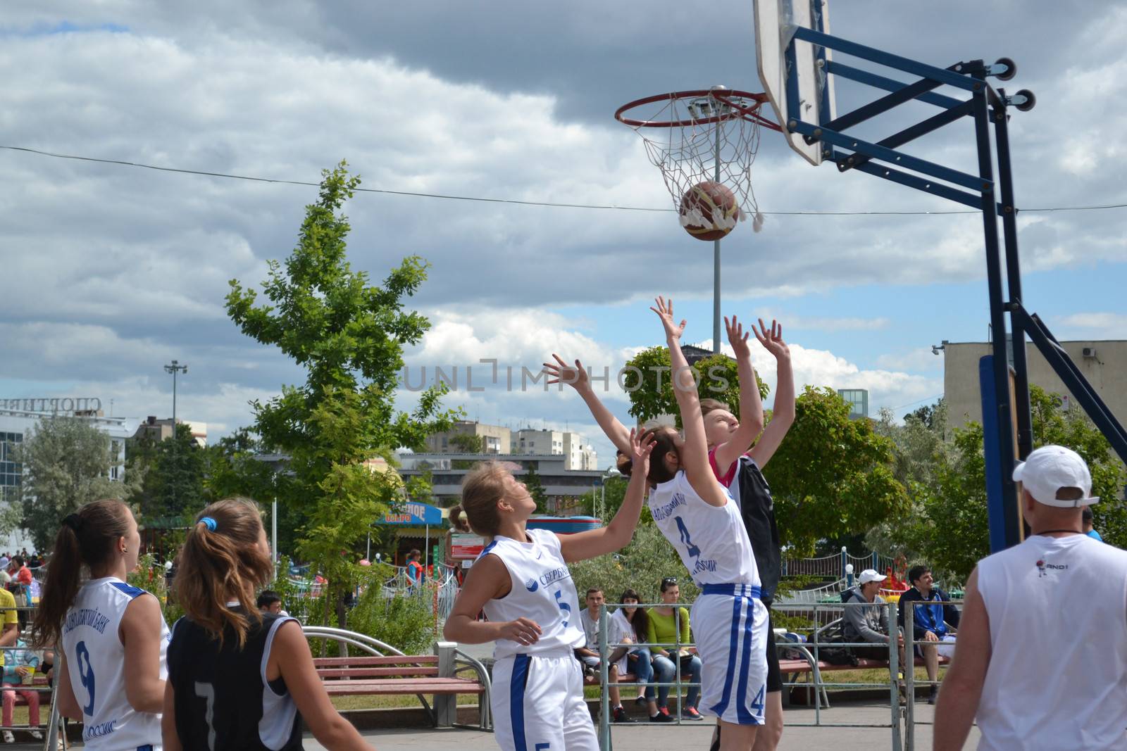 Day of youth of 2013, Tyumen. Basketball competitions in Tsvetnoy Boulevard.