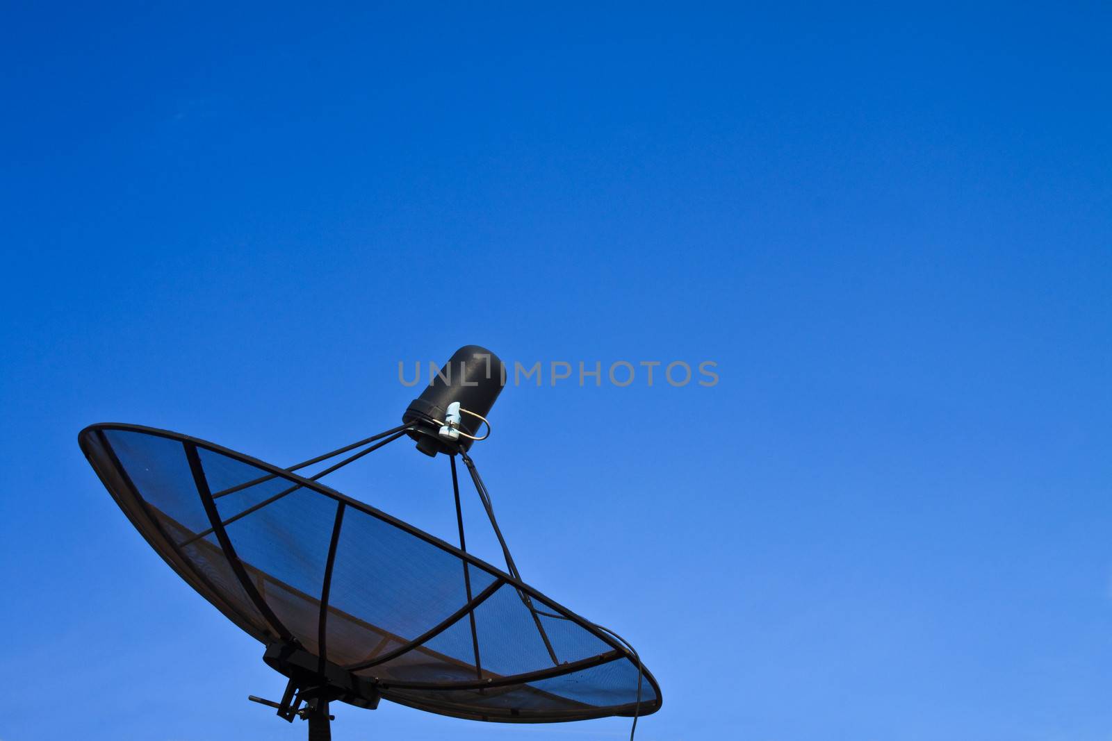 Satellite dish by zirconicusso